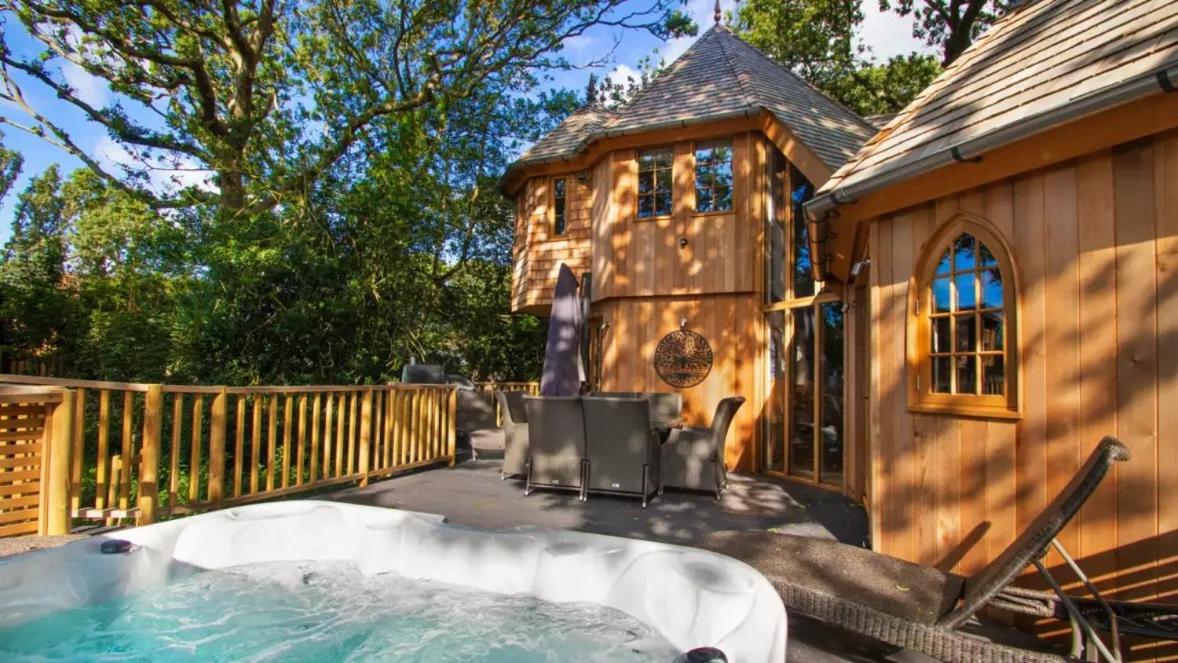 Silvertree House with Hot Tub Park Facilities