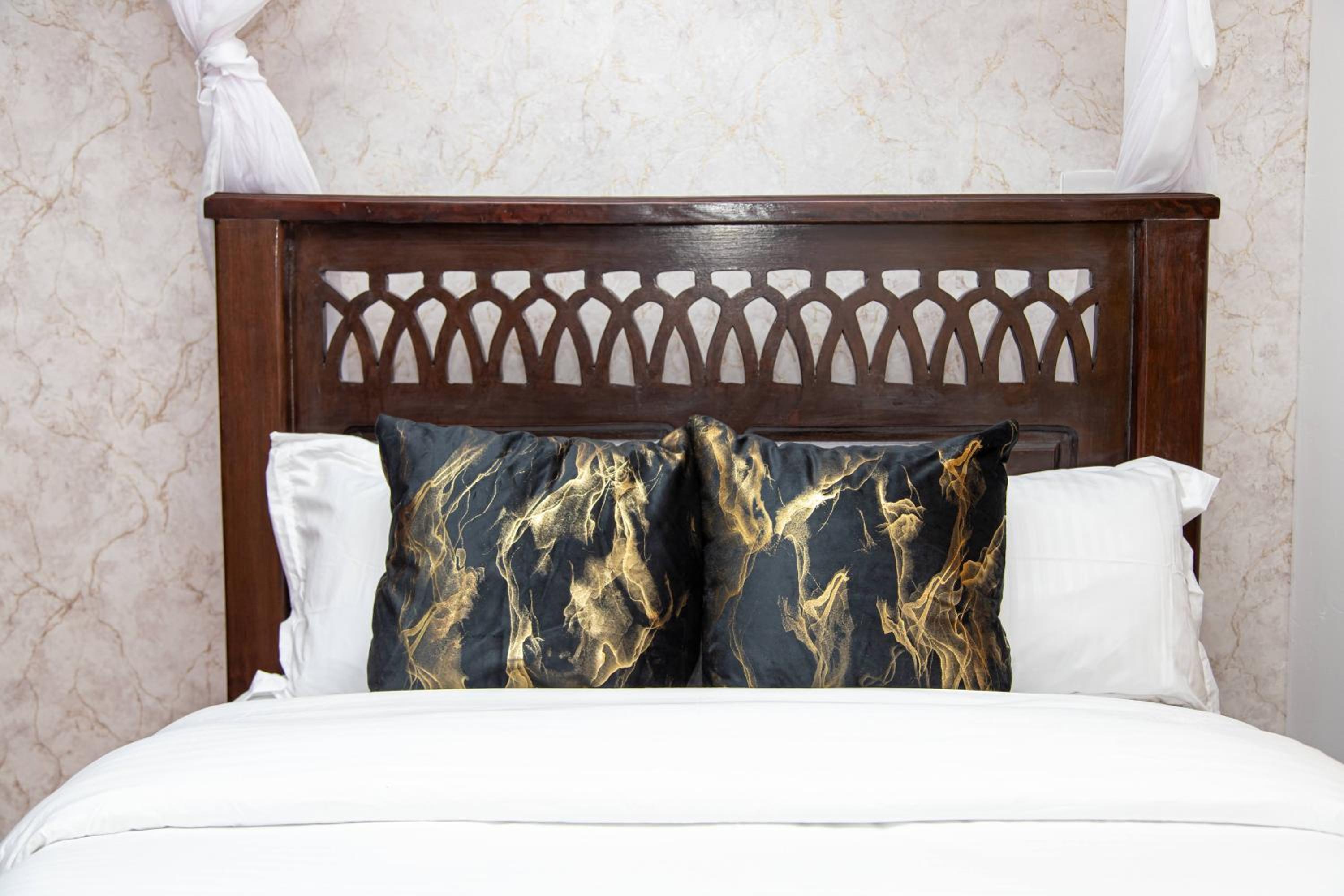 CynRose Suites