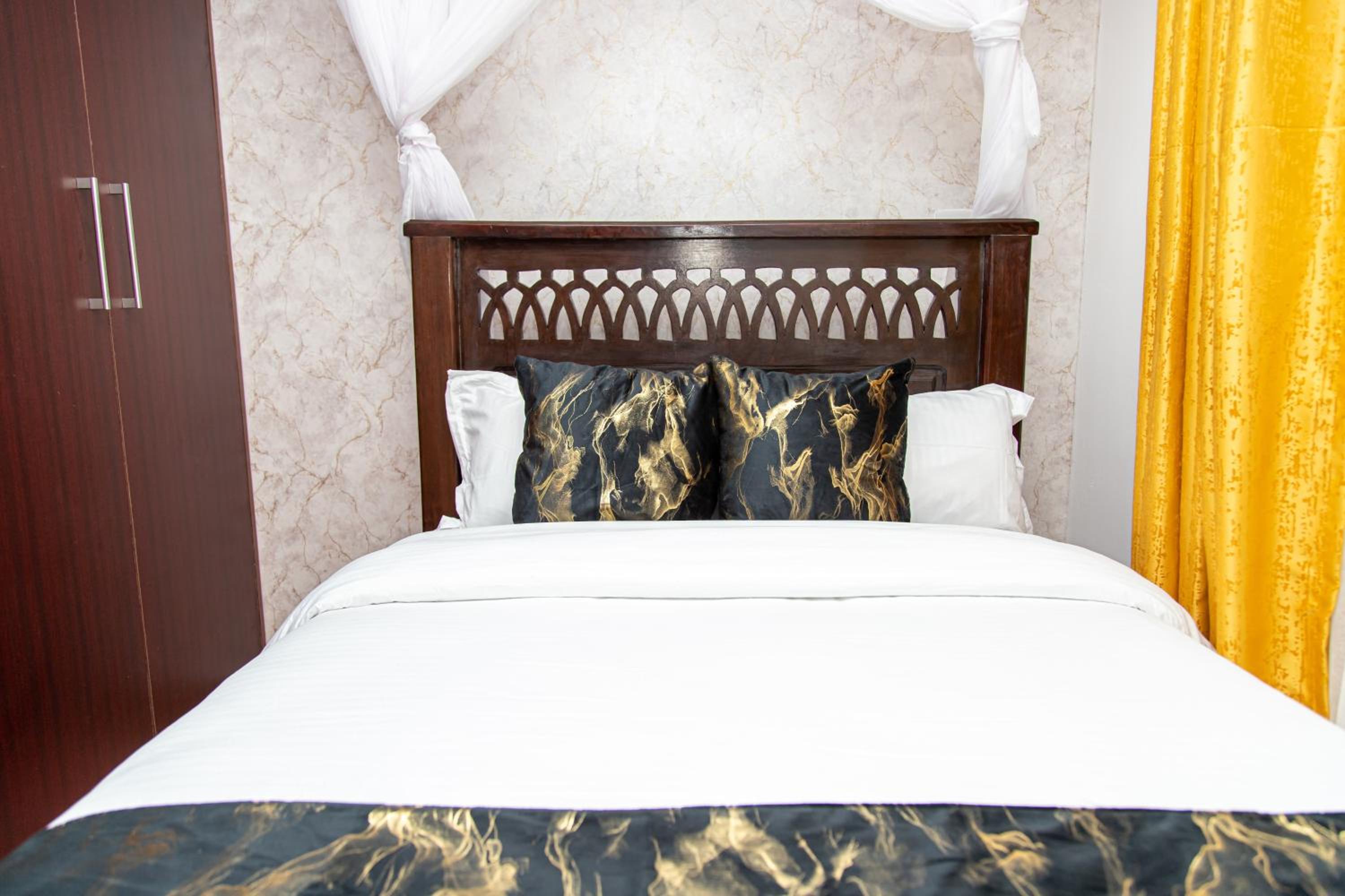 CynRose Suites