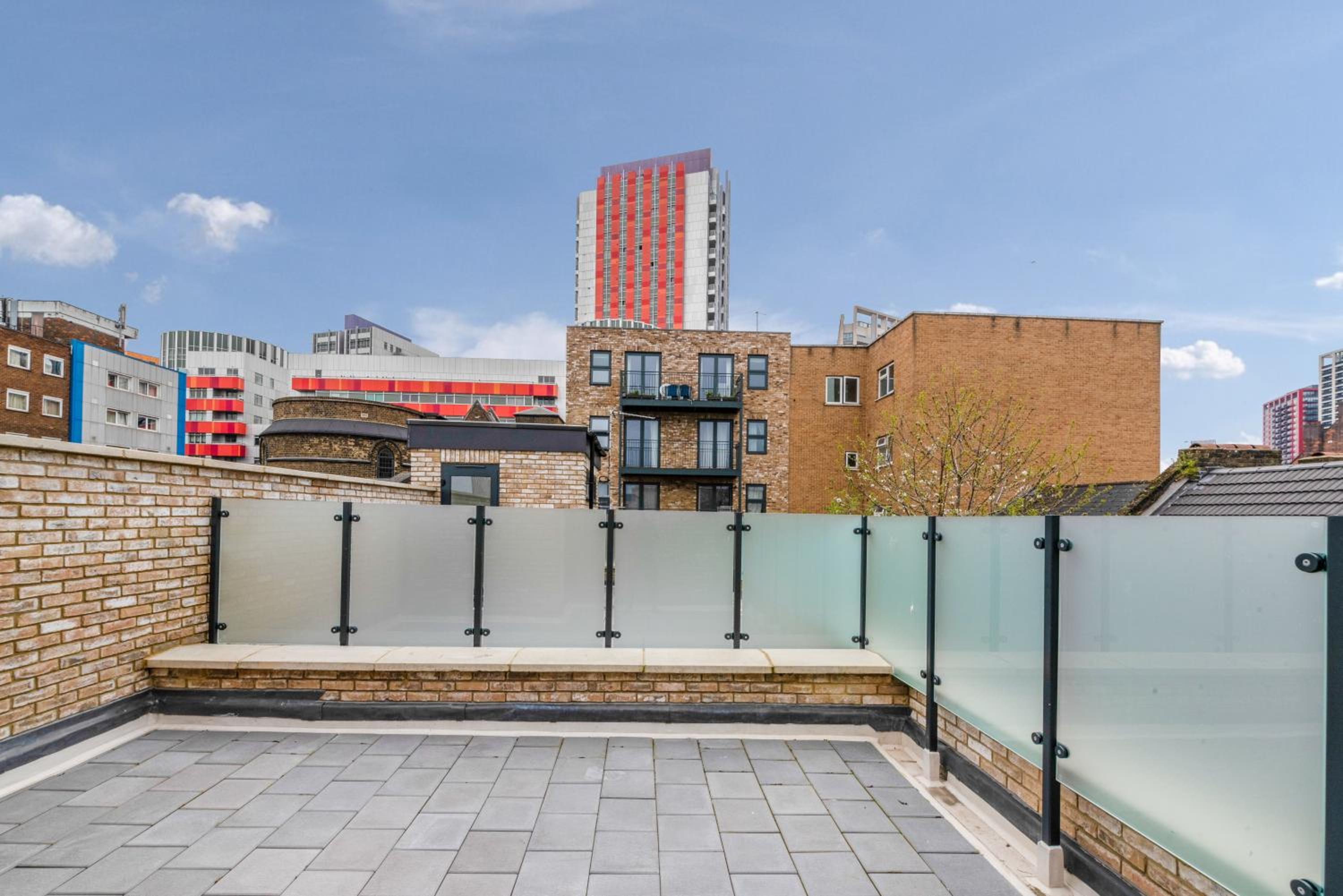 Guest Ready 2BD Holiday Home, 5mins to tube