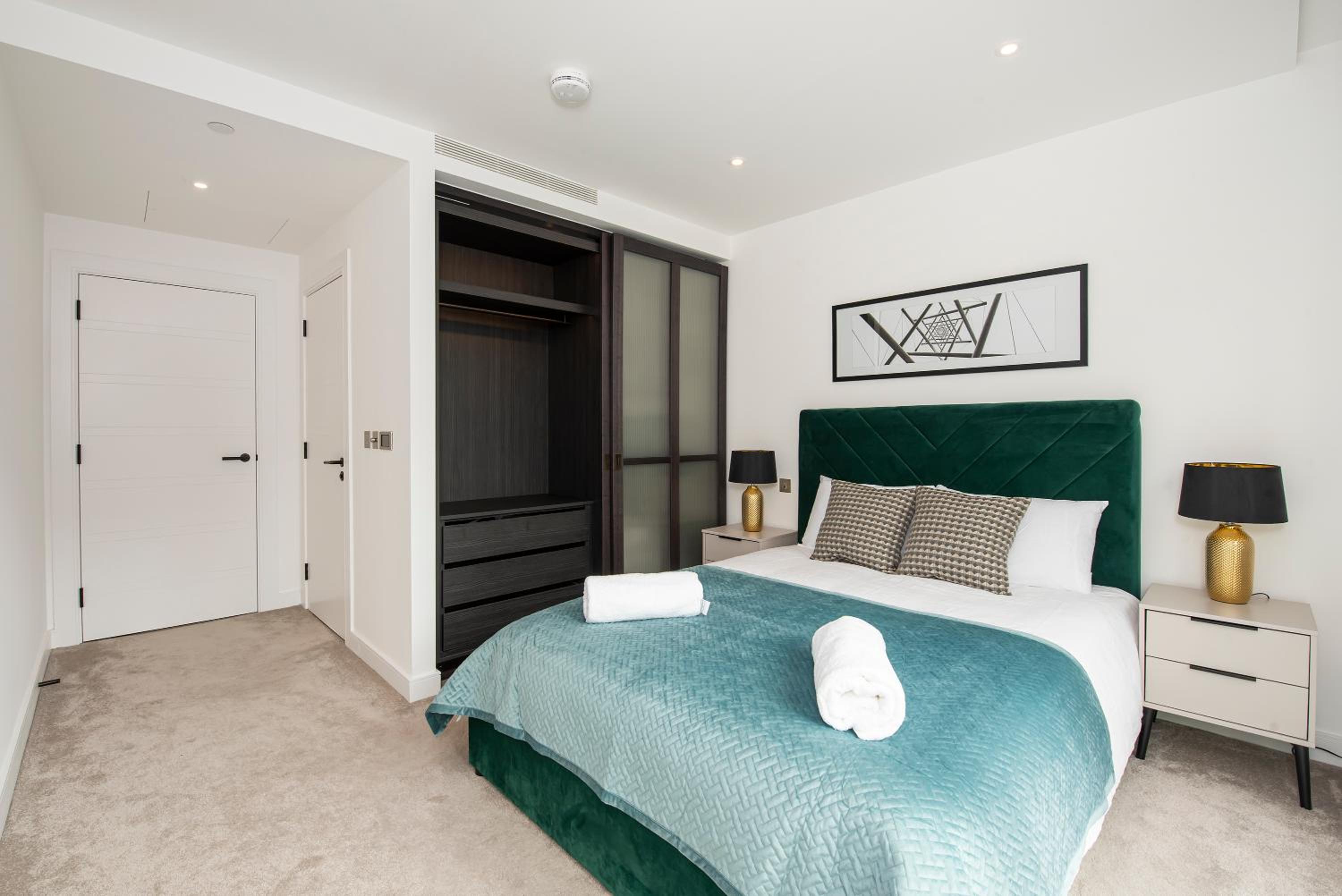Battersea Power station 2 Bed Close To Harrods