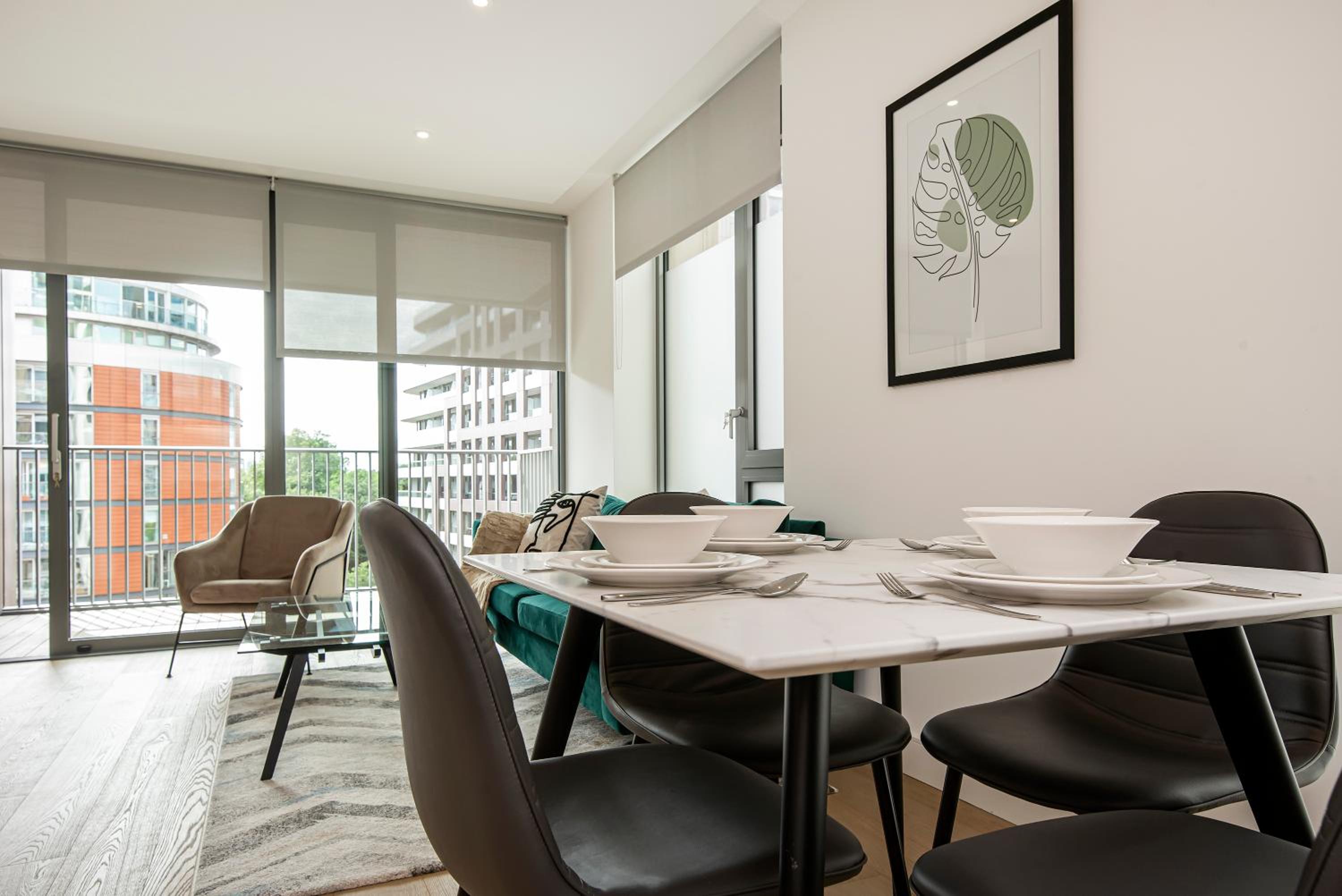 Battersea Power station 2 Bed Close To Harrods