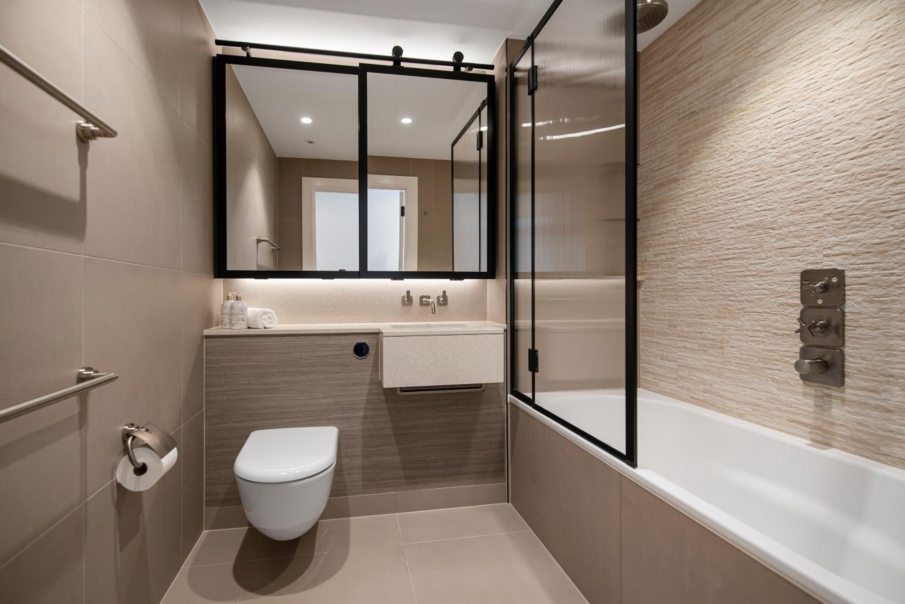 Battersea Power station 2 Bed Close To Harrods