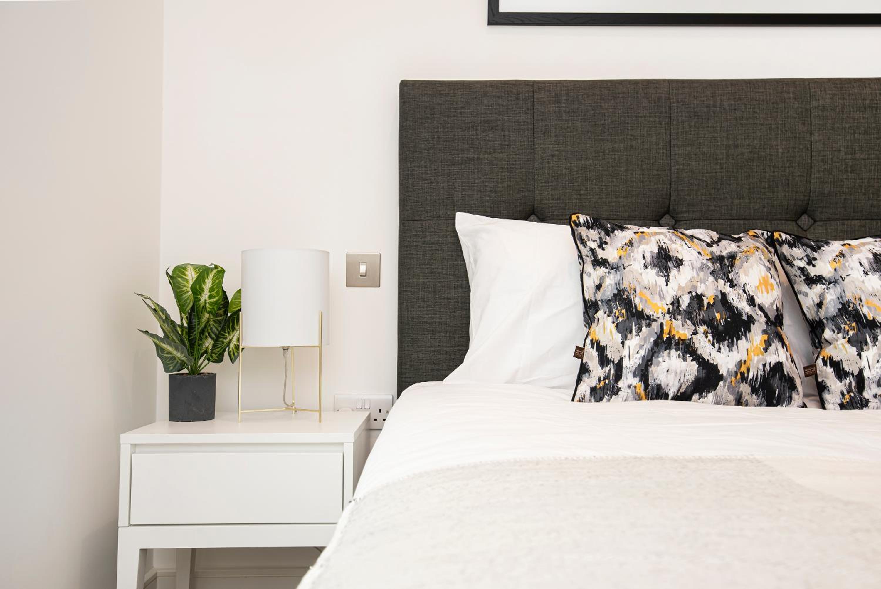Battersea Power station 2 Bed Close To Harrods
