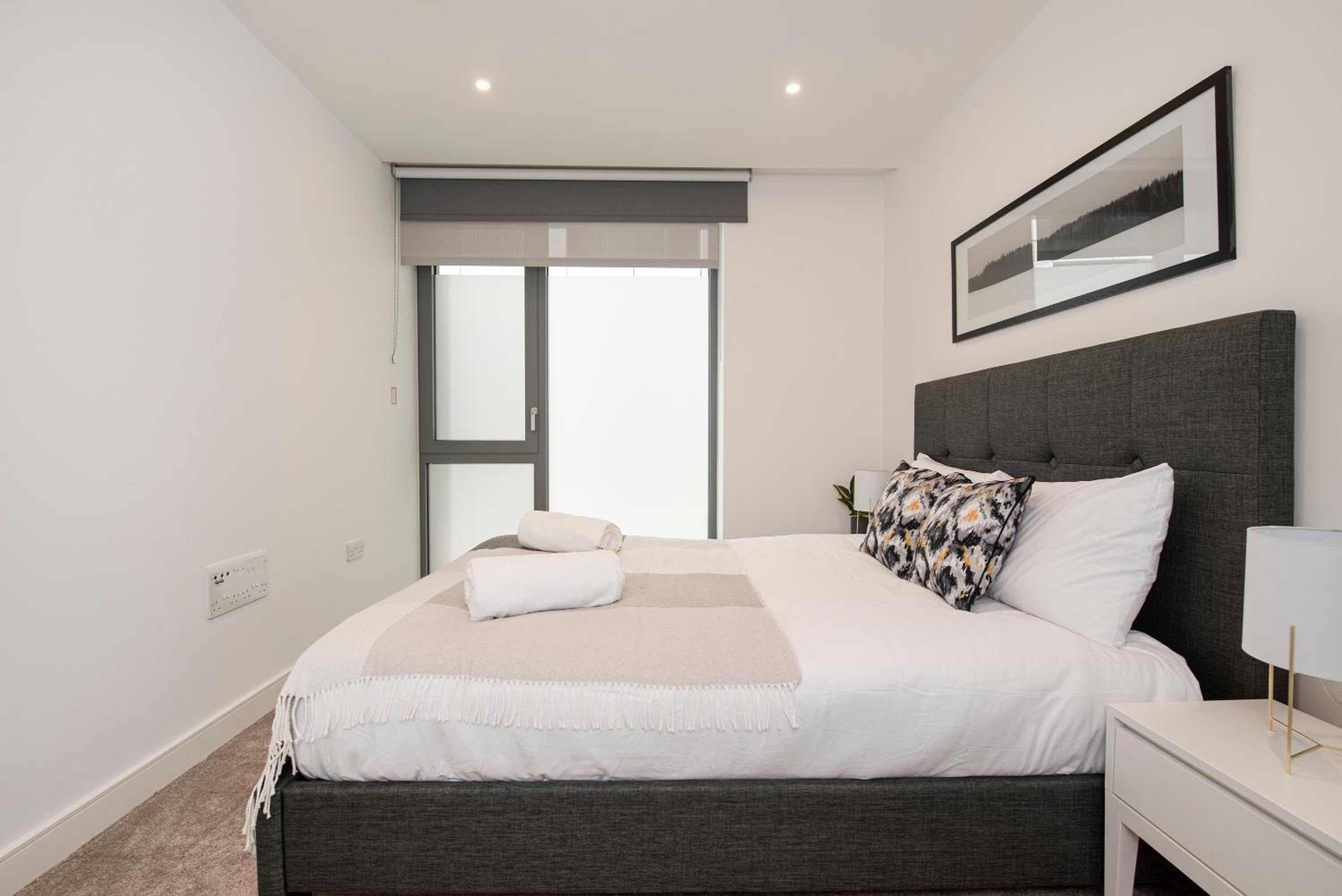 Battersea Power station 2 Bed Close To Harrods