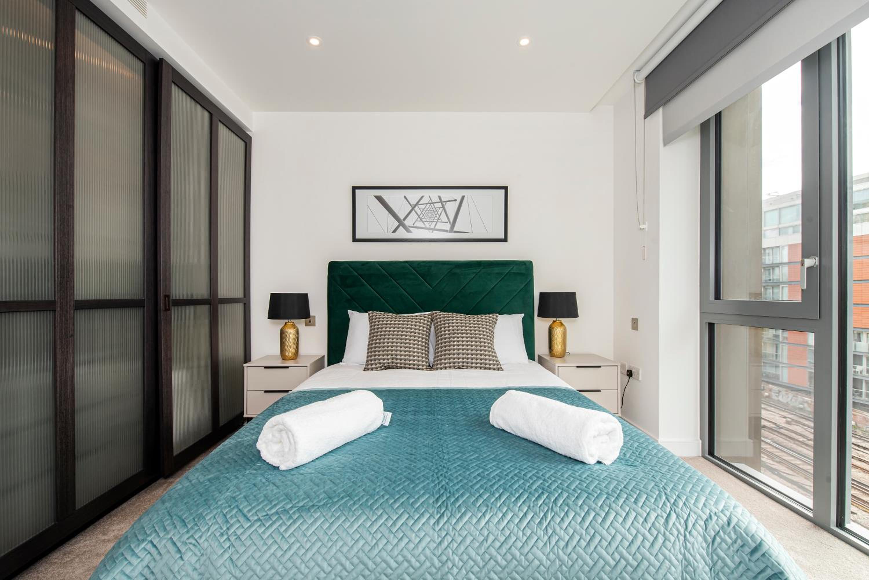 Battersea Power station 2 Bed Close To Harrods