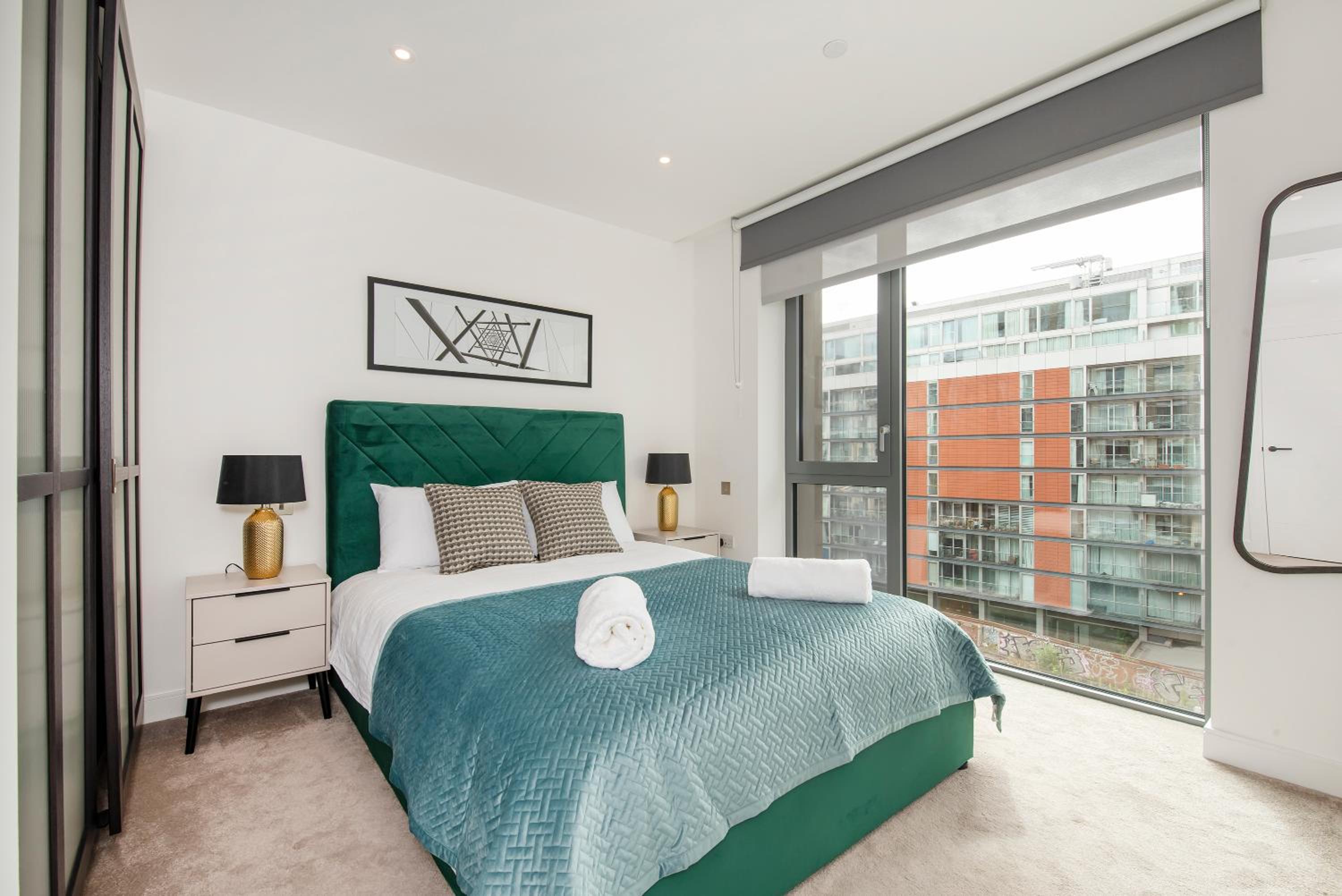 Battersea Power station 2 Bed Close To Harrods