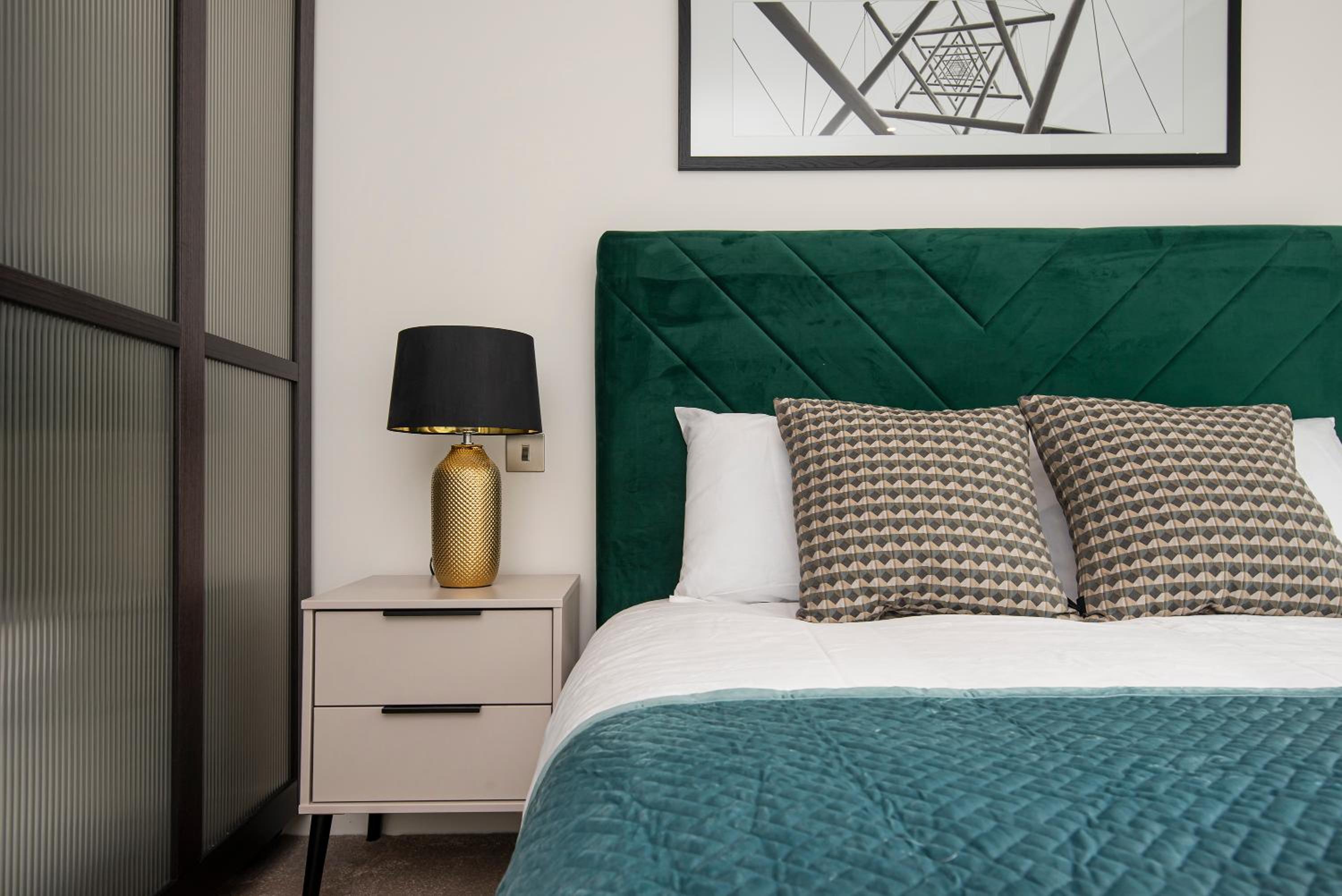 Battersea Power station 2 Bed Close To Harrods