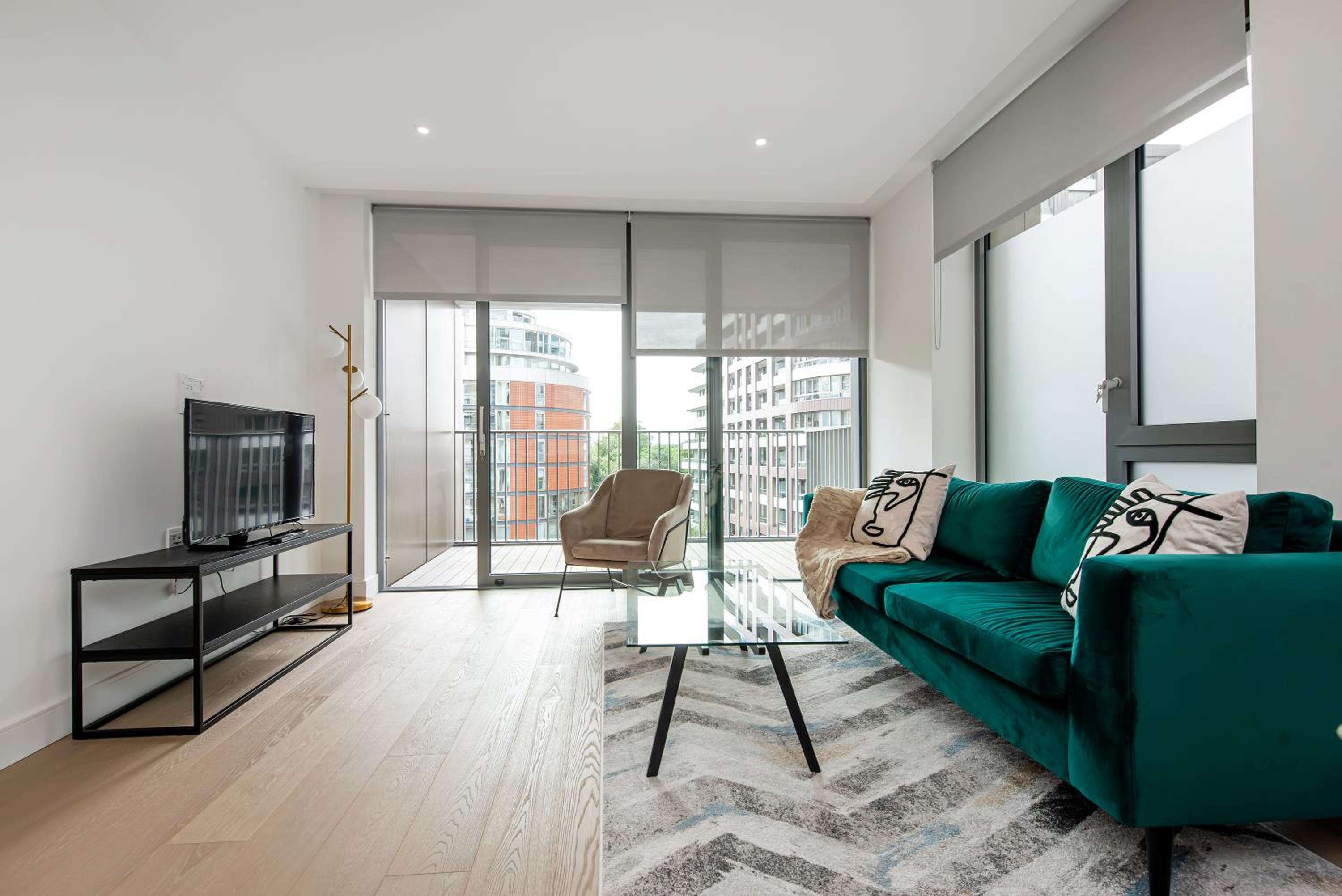 Battersea Power station 2 Bed Close To Harrods