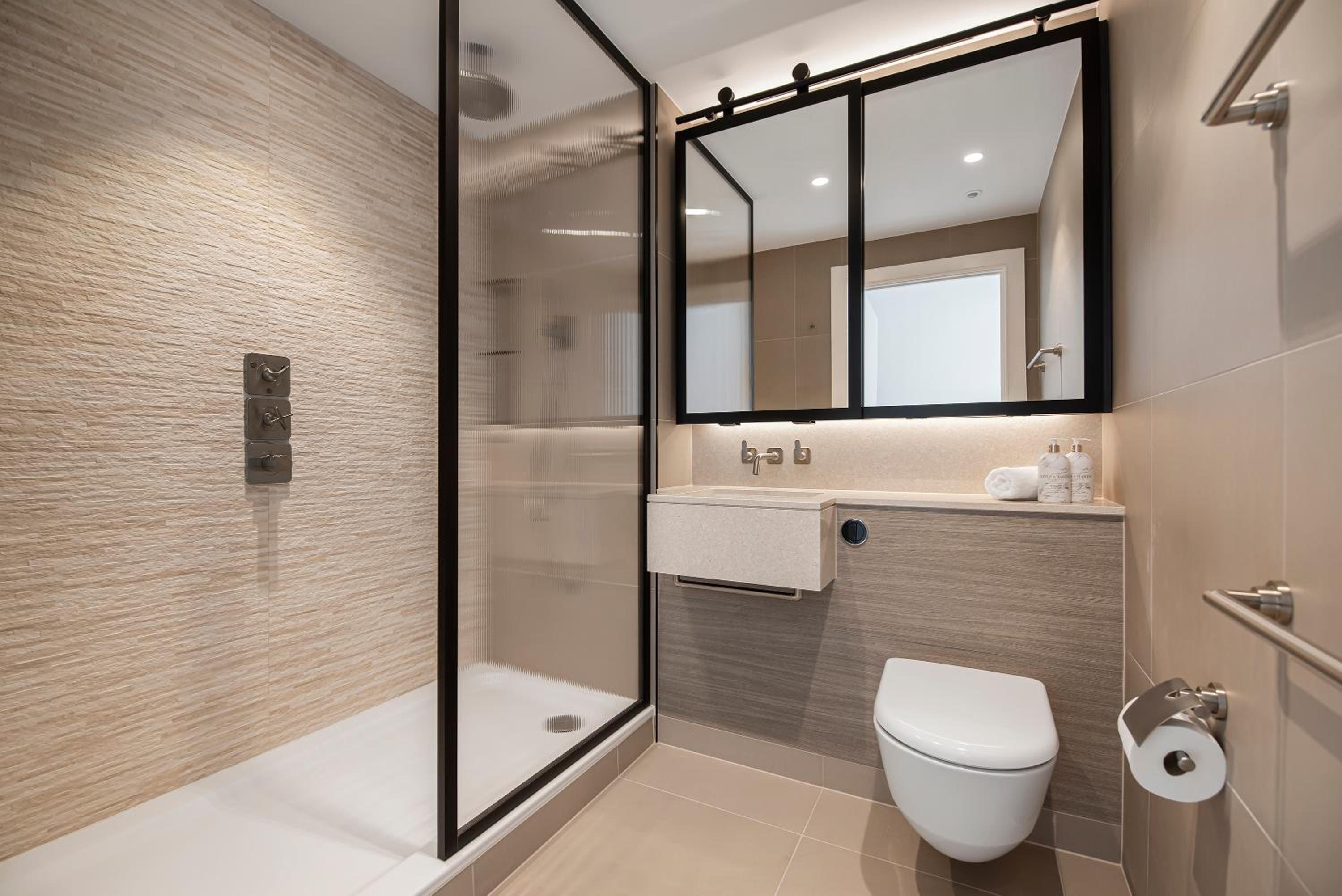 Battersea Power station 2 Bed Close To Harrods