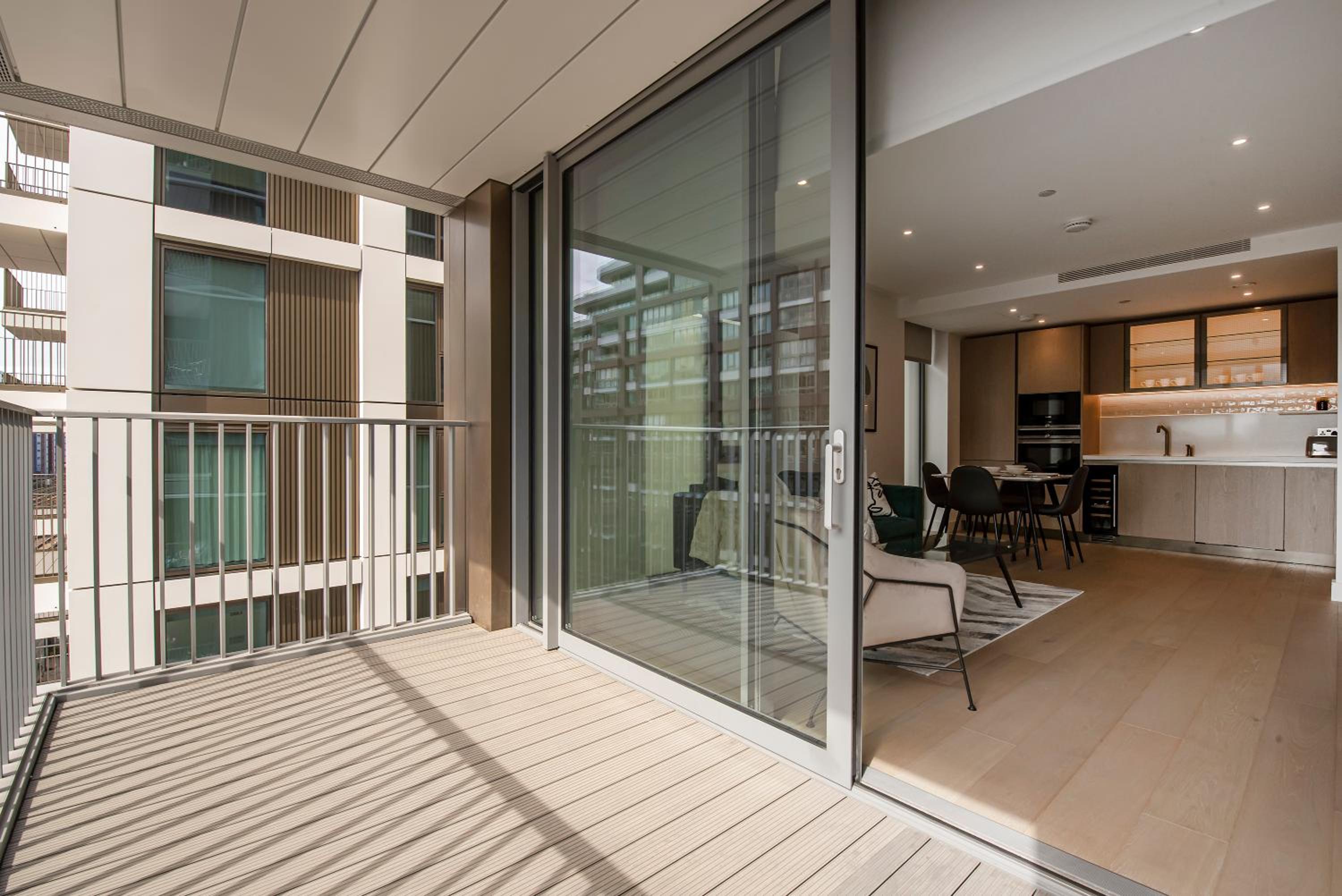 Battersea Power station 2 Bed Close To Harrods