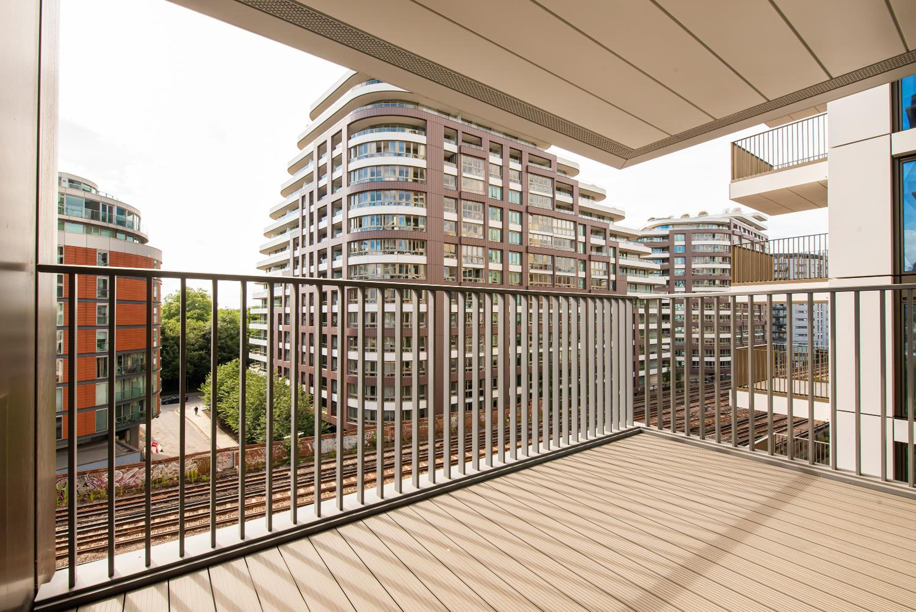 Battersea Power station 2 Bed Close To Harrods