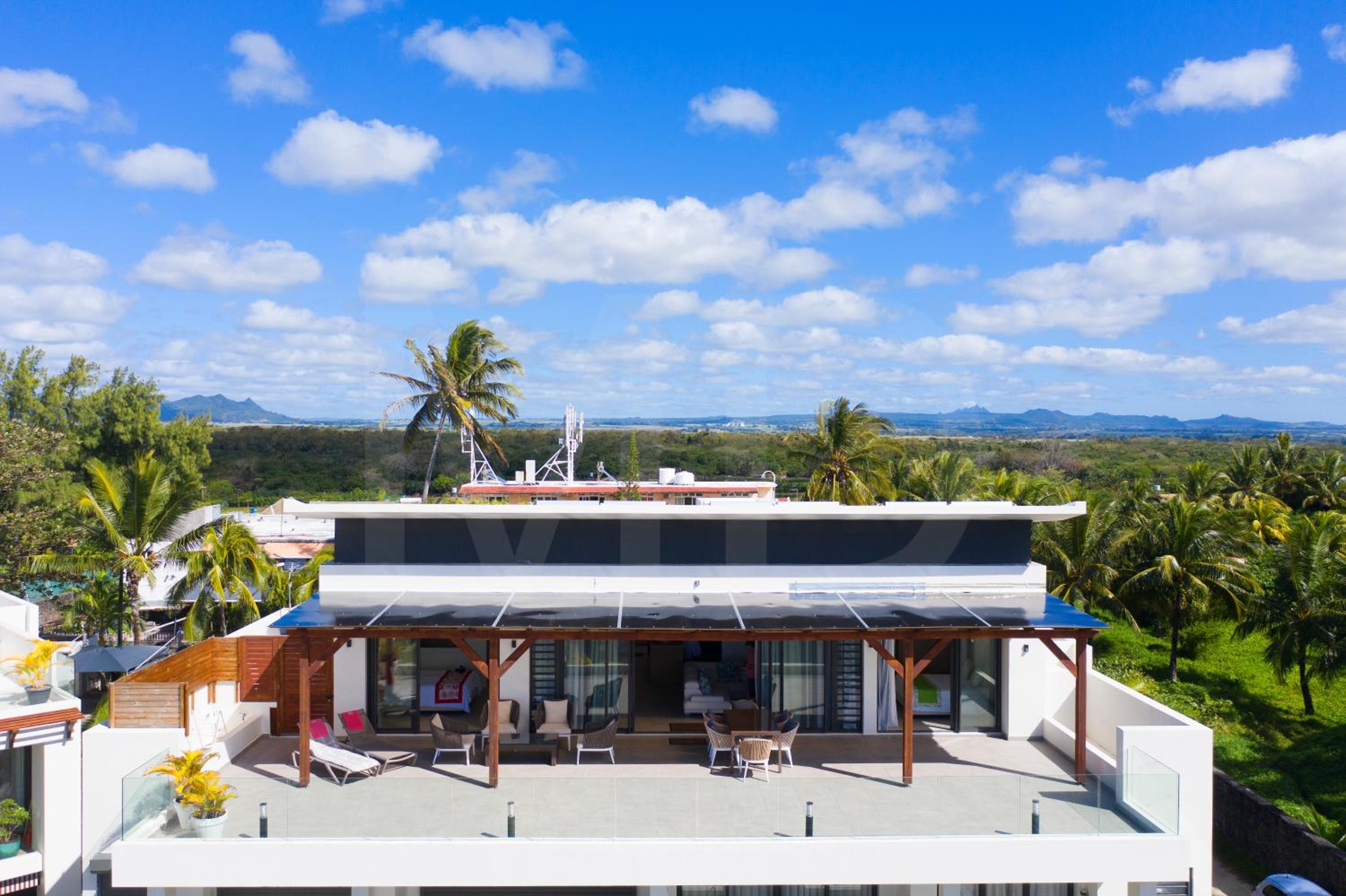 Penthouse de la plage, private lift view 3