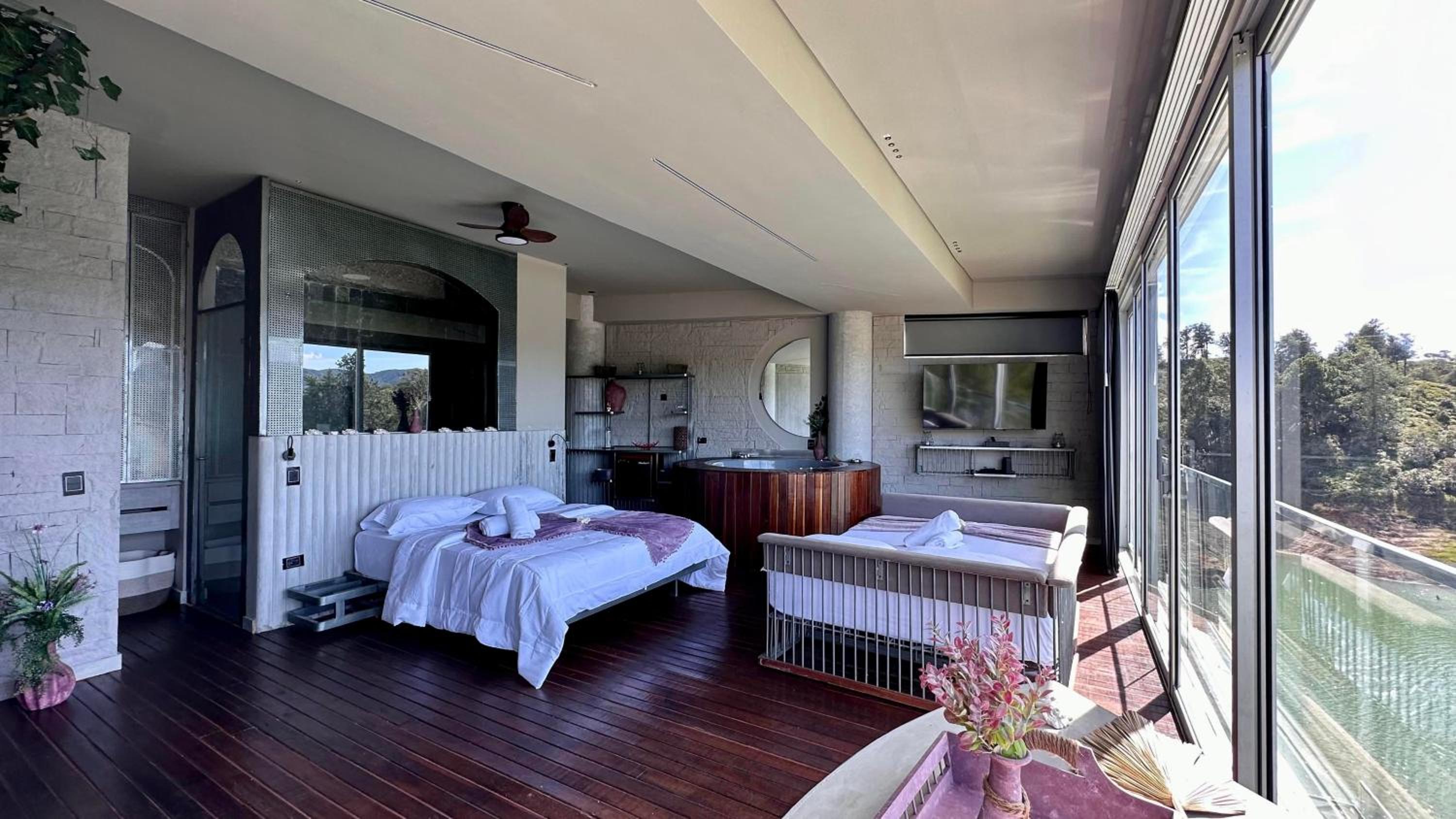 EleMYNT LifeStyle Hotel