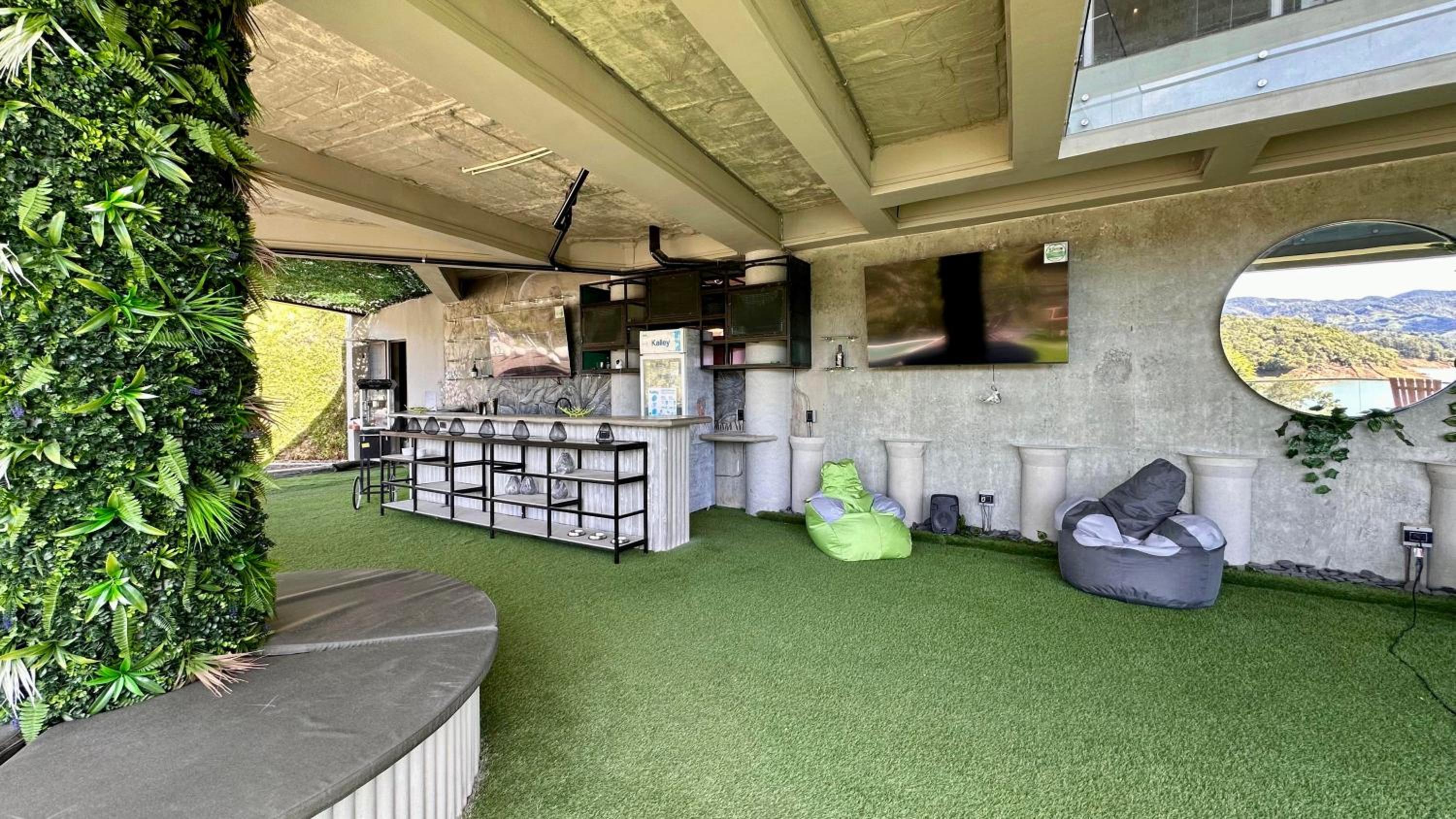 EleMYNT LifeStyle Hotel
