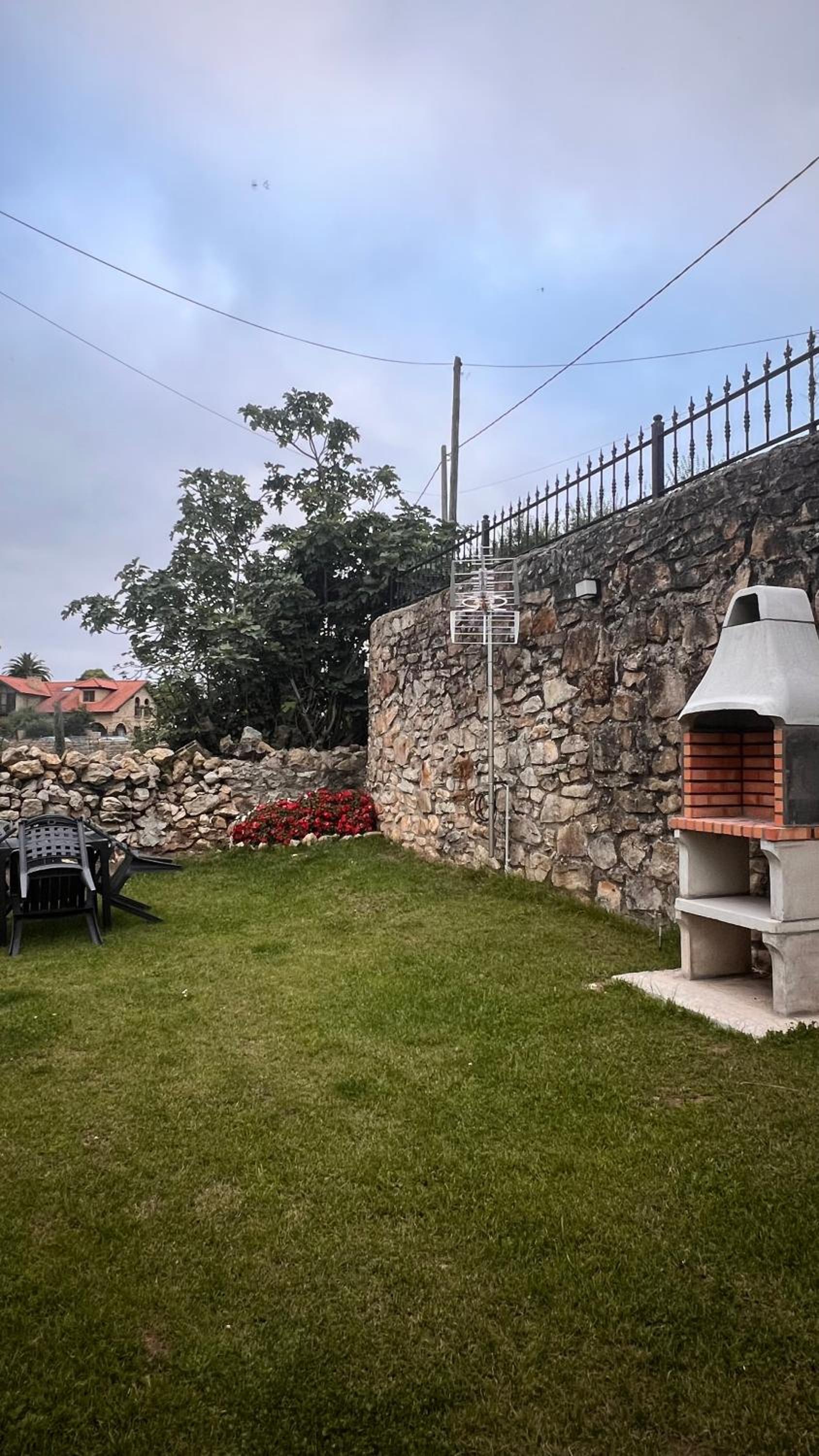 APARTAMENTOS EL ROJU