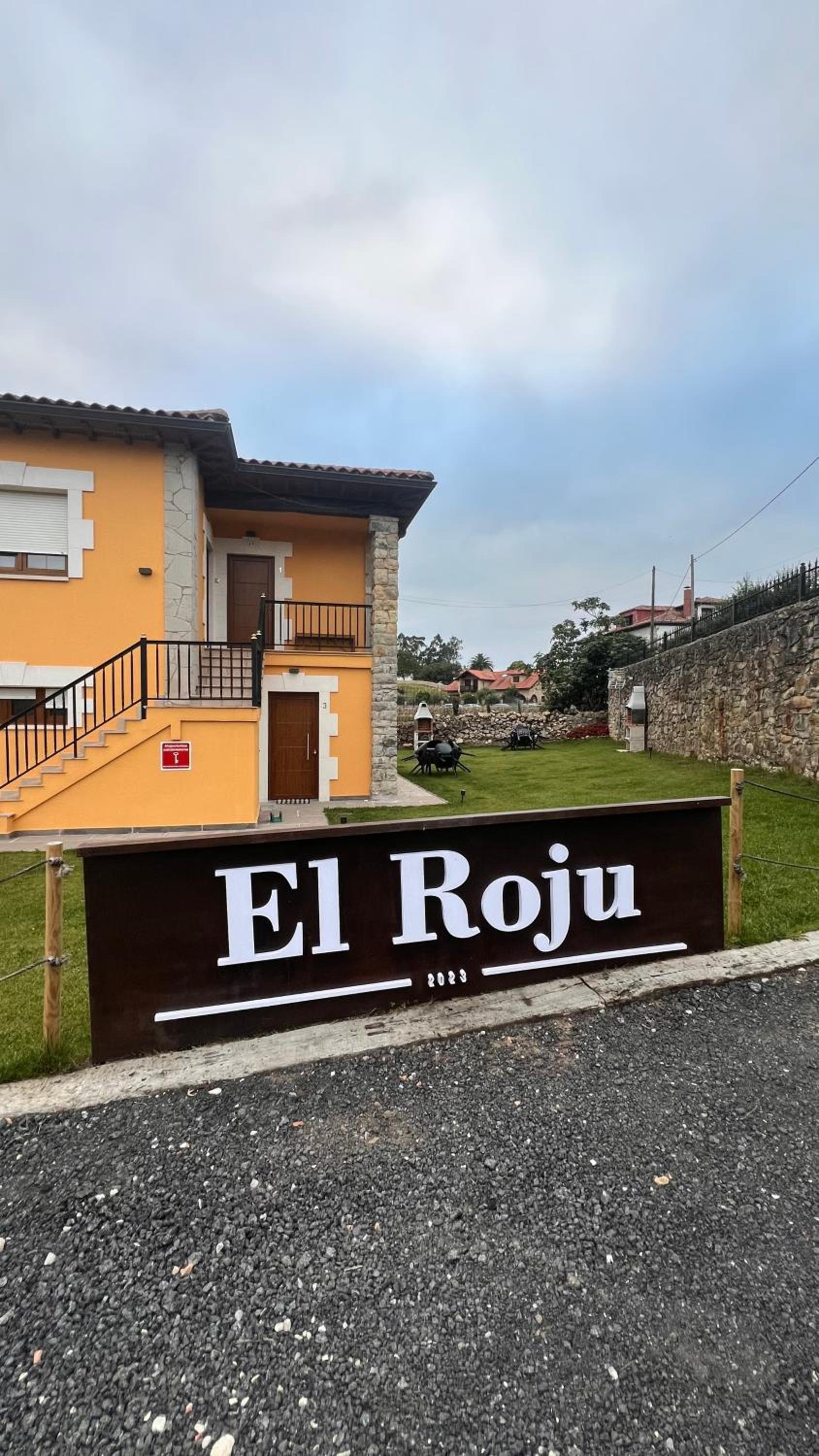 APARTAMENTOS EL ROJU