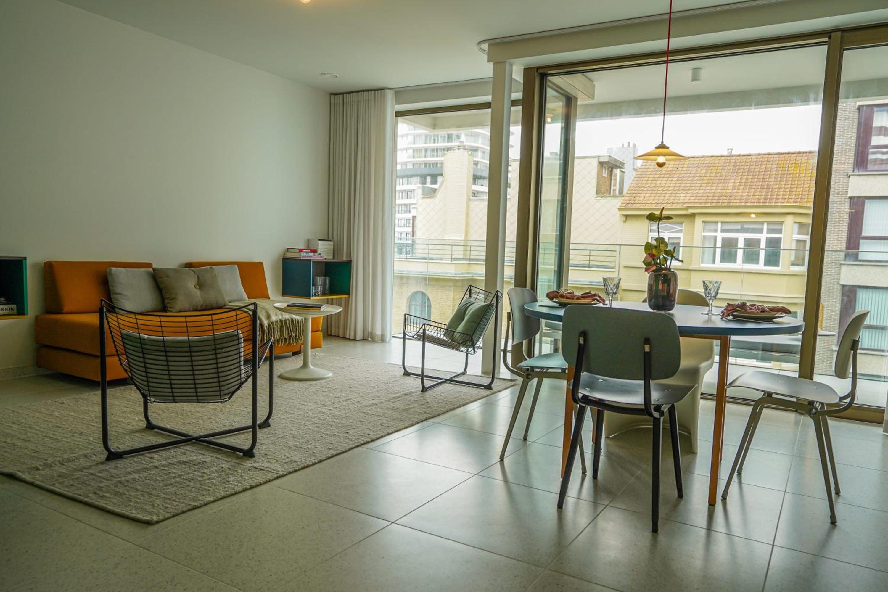 Huswell - Modern one bedroom apartment with lateral sea view