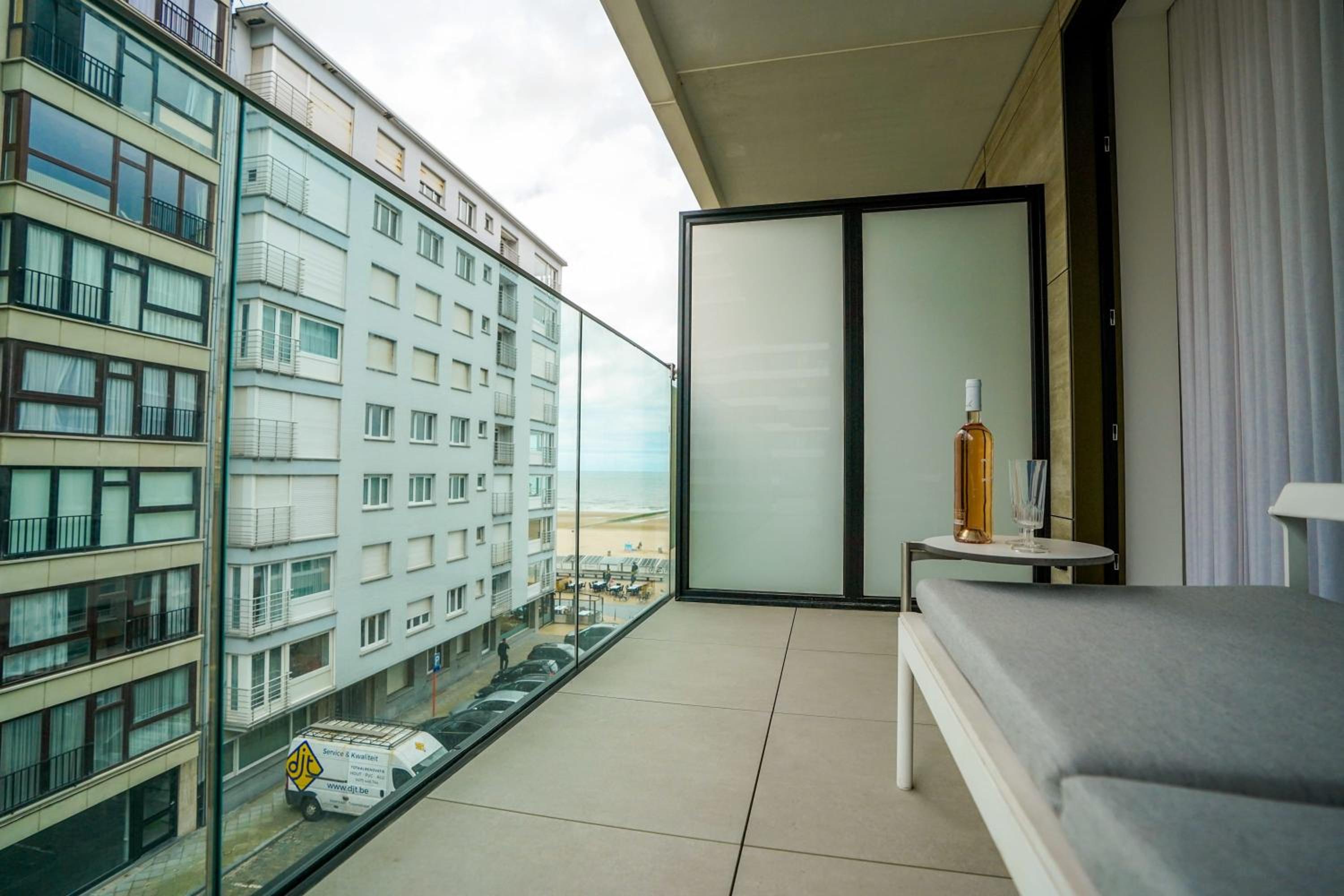 Huswell - Modern one bedroom apartment with lateral sea view