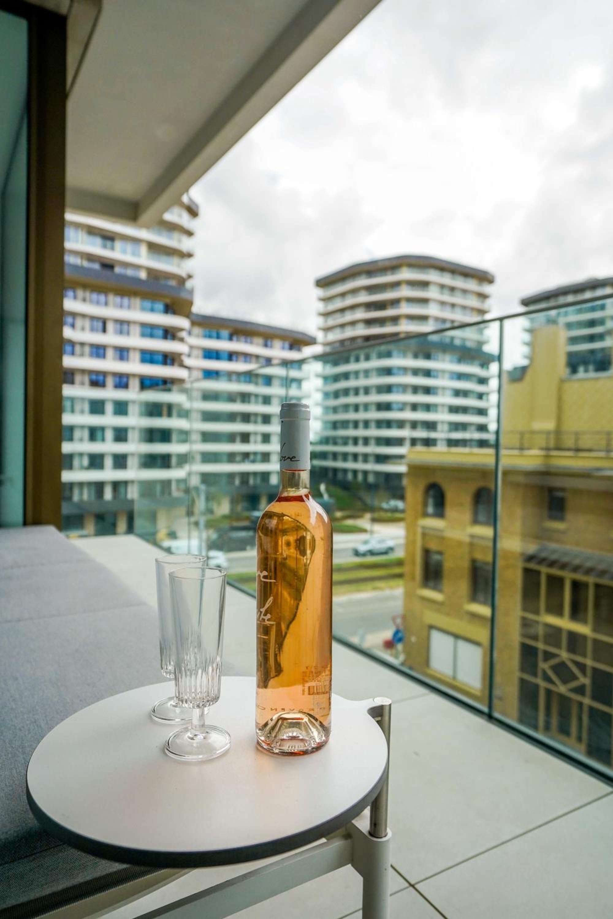 Huswell - Modern one bedroom apartment with lateral sea view