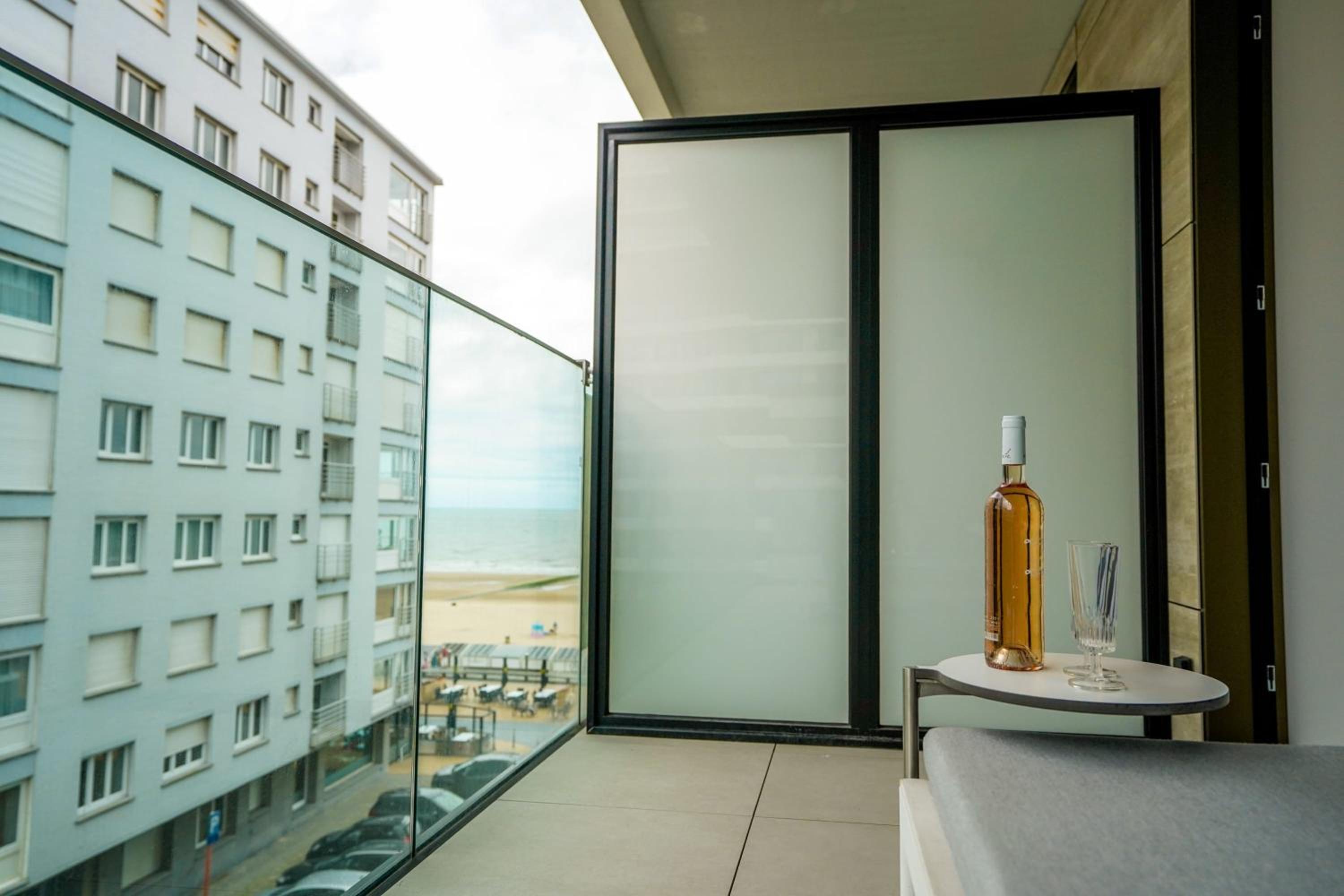 Huswell - Modern one bedroom apartment with lateral sea view