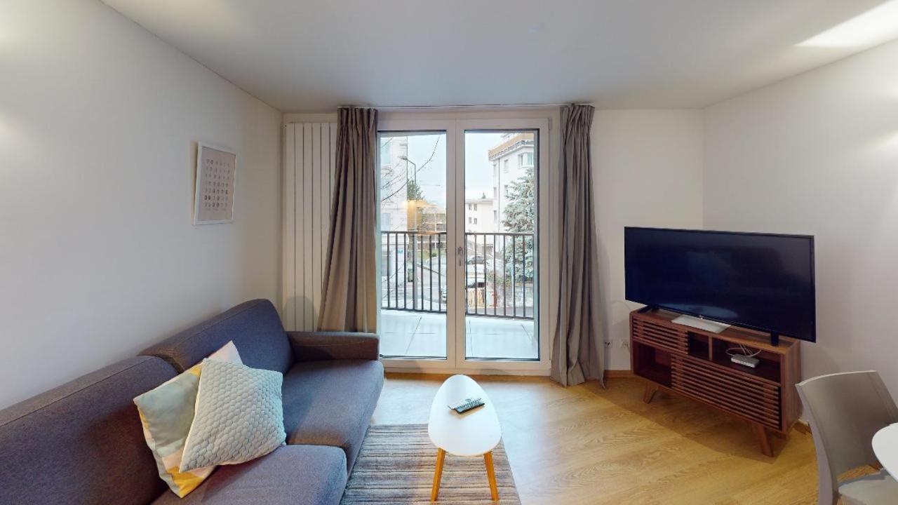 Fresh and Bright 1-Bedroom Centre Apartment - AL11