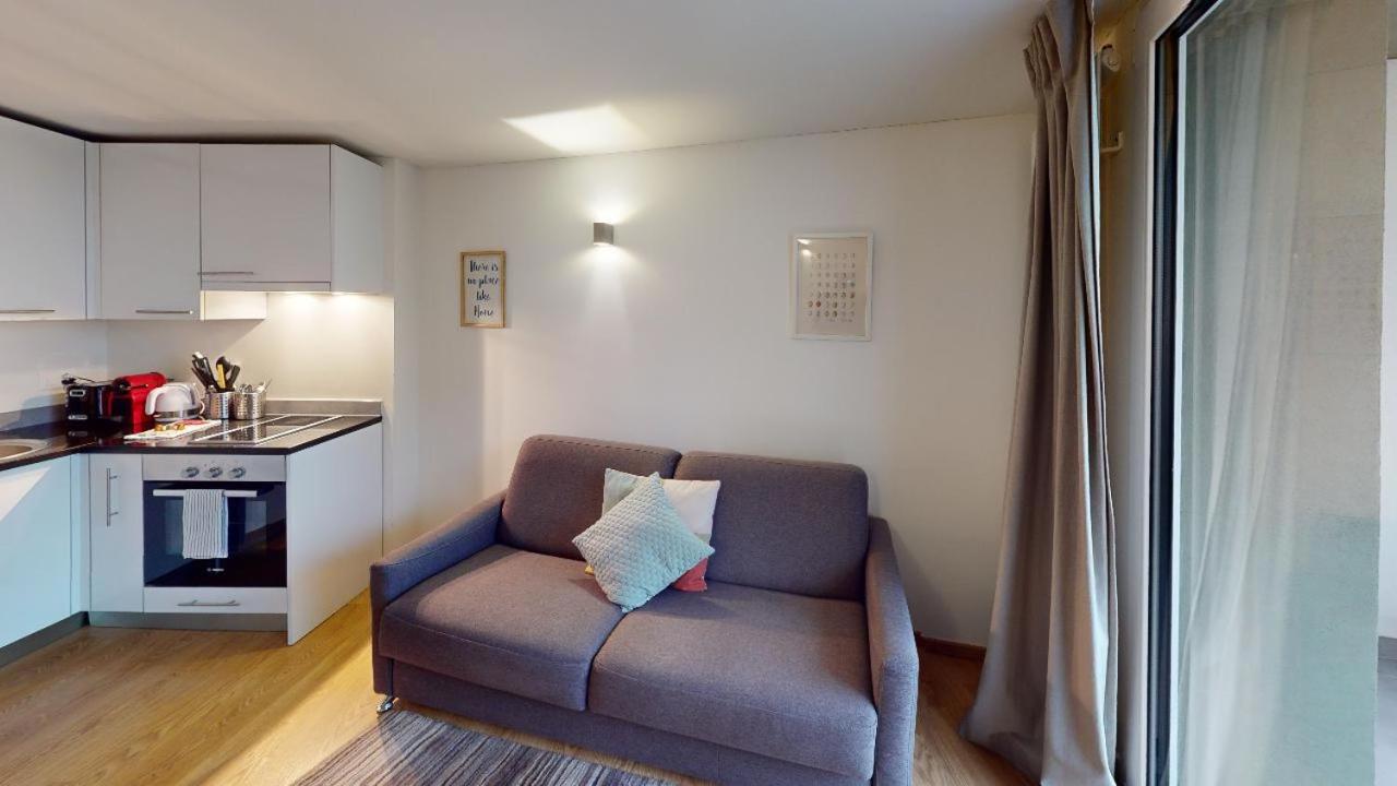 Fresh and Bright 1-Bedroom Centre Apartment - AL11