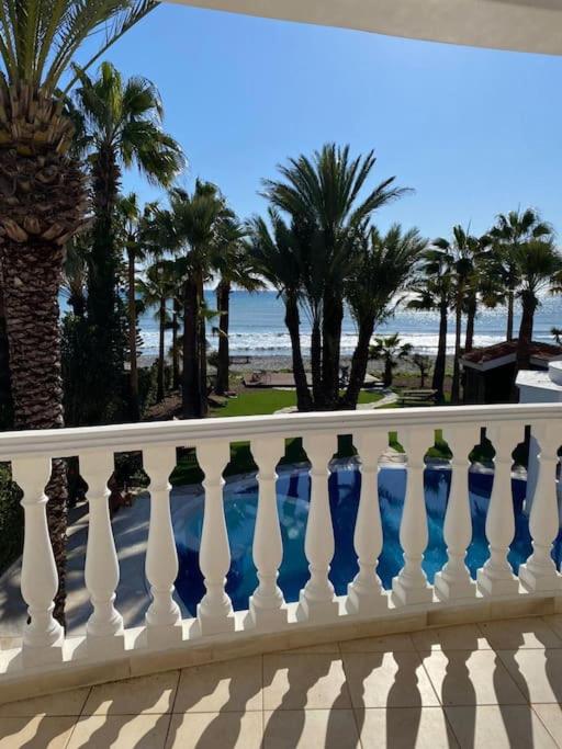 Beachfront villa Meneou