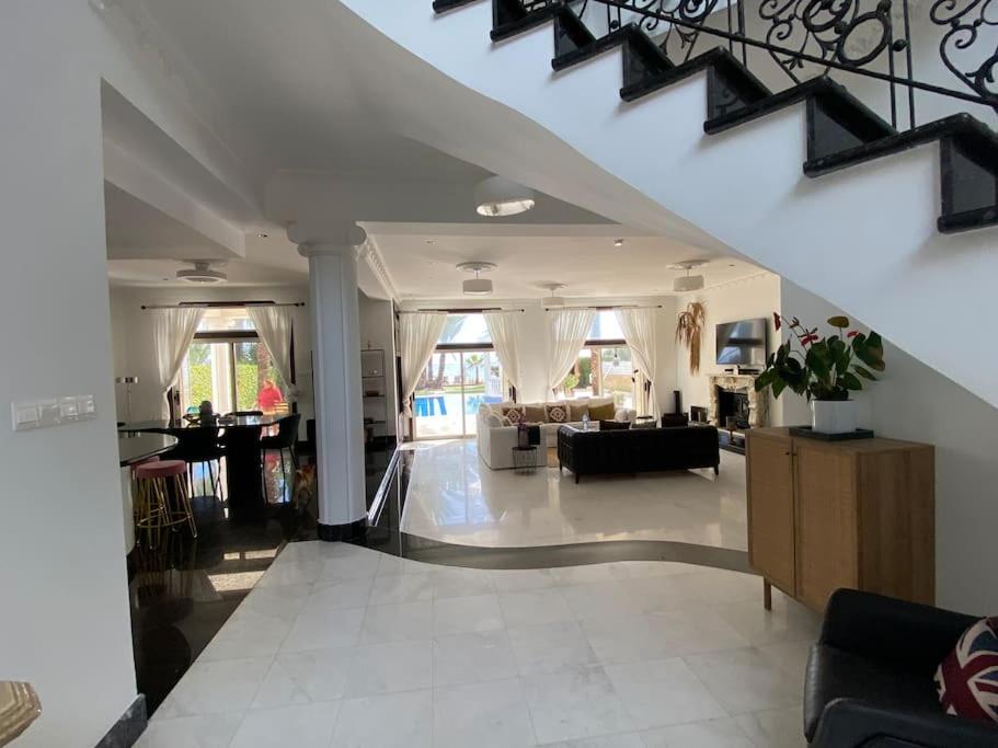 Beachfront villa Meneou