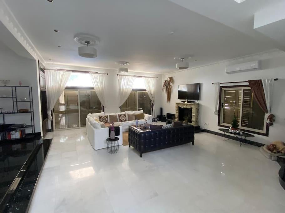 Beachfront villa Meneou