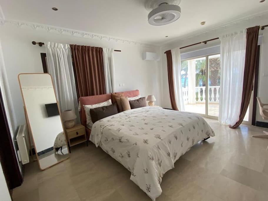 Beachfront villa Meneou