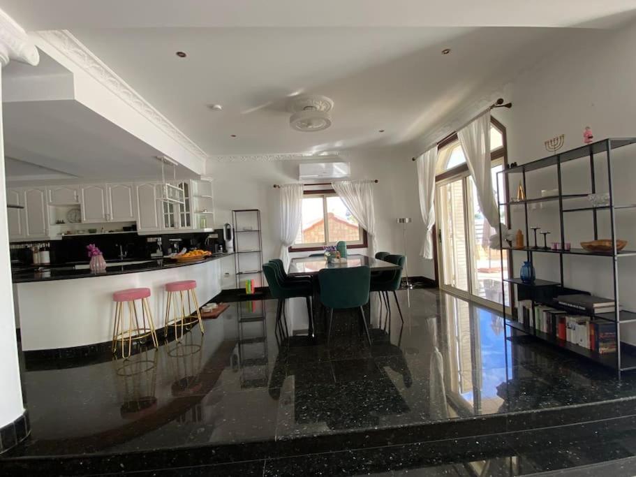 Beachfront villa Meneou