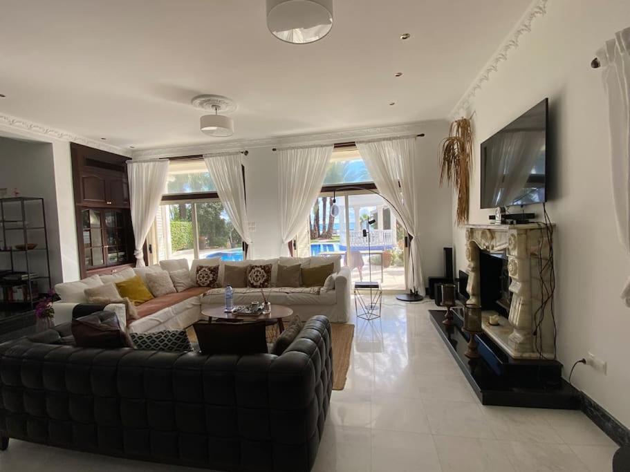 Beachfront villa Meneou