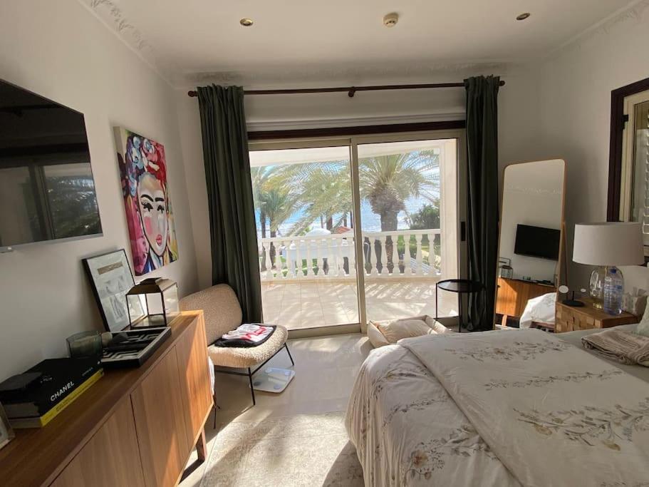 Beachfront villa Meneou