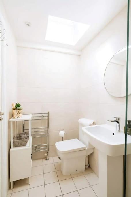 Lovely 2BD Cottage in CityCenter