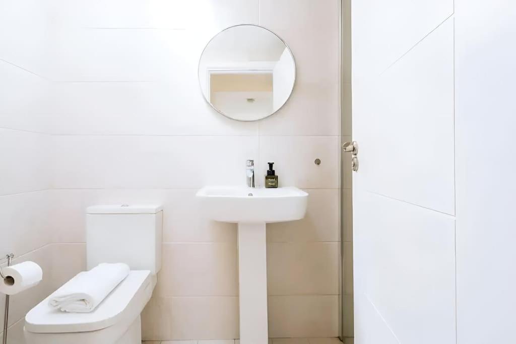 Lovely 2BD Cottage in CityCenter