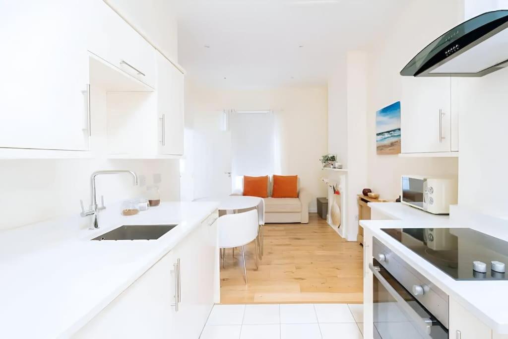 Lovely 2BD Cottage in CityCenter