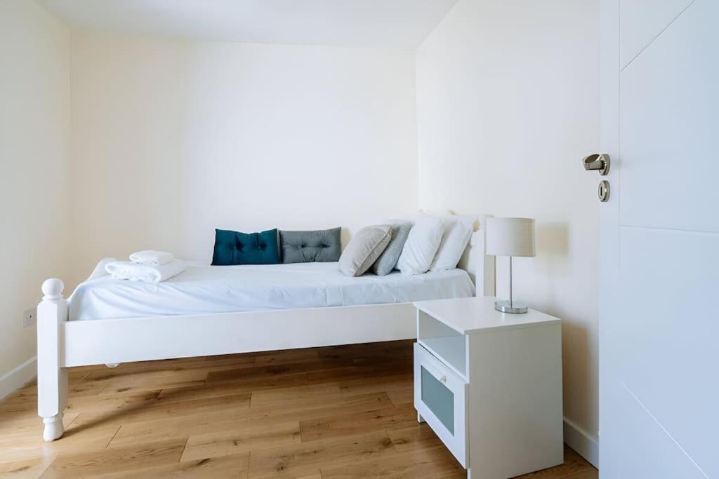 Lovely 2BD Cottage in CityCenter