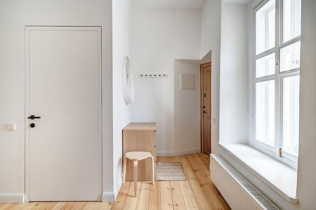 Spacious 2-bedroom Flat In Old Town by URBAN RENT view 4