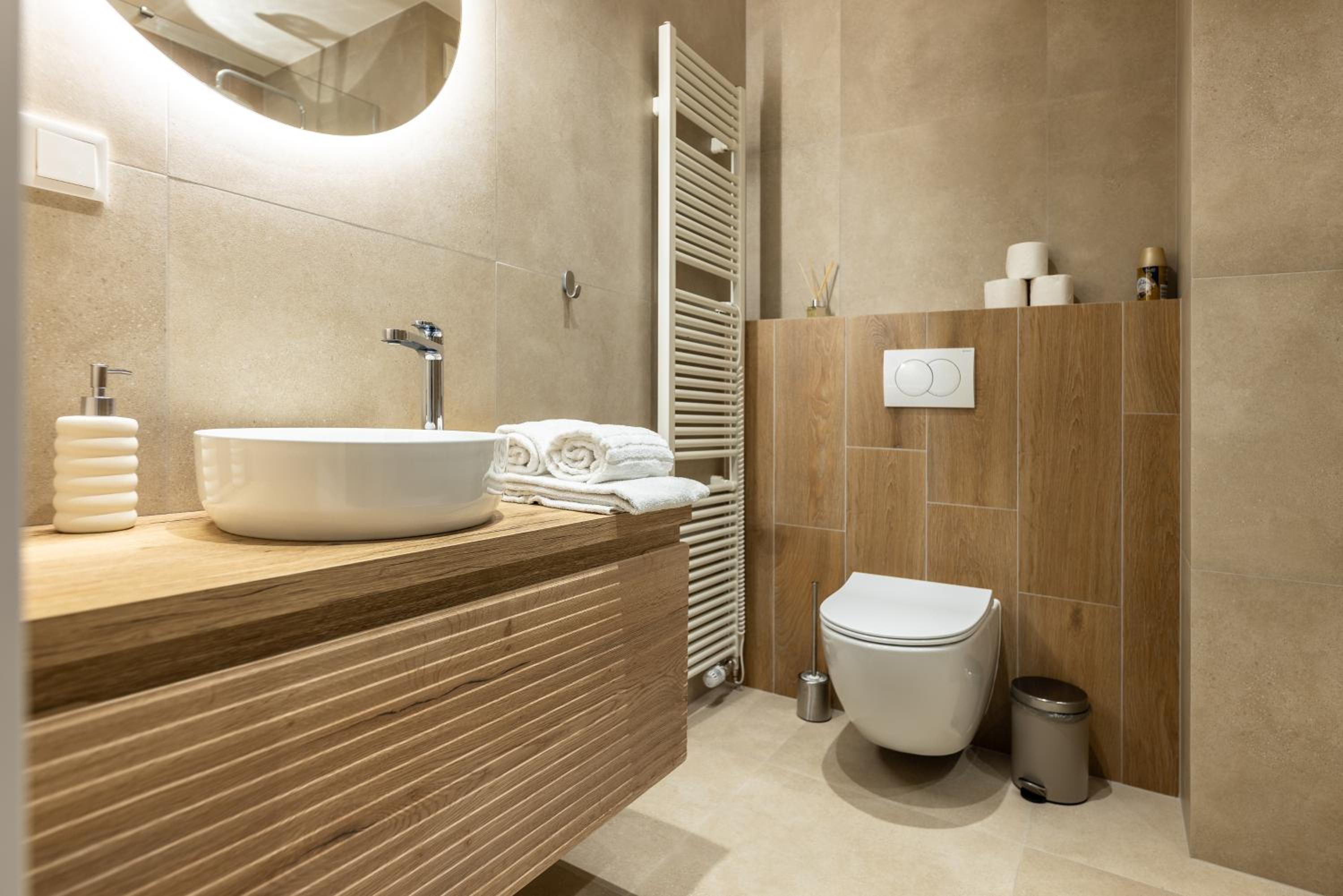 Boho Renovated Apartment Close to National Theather