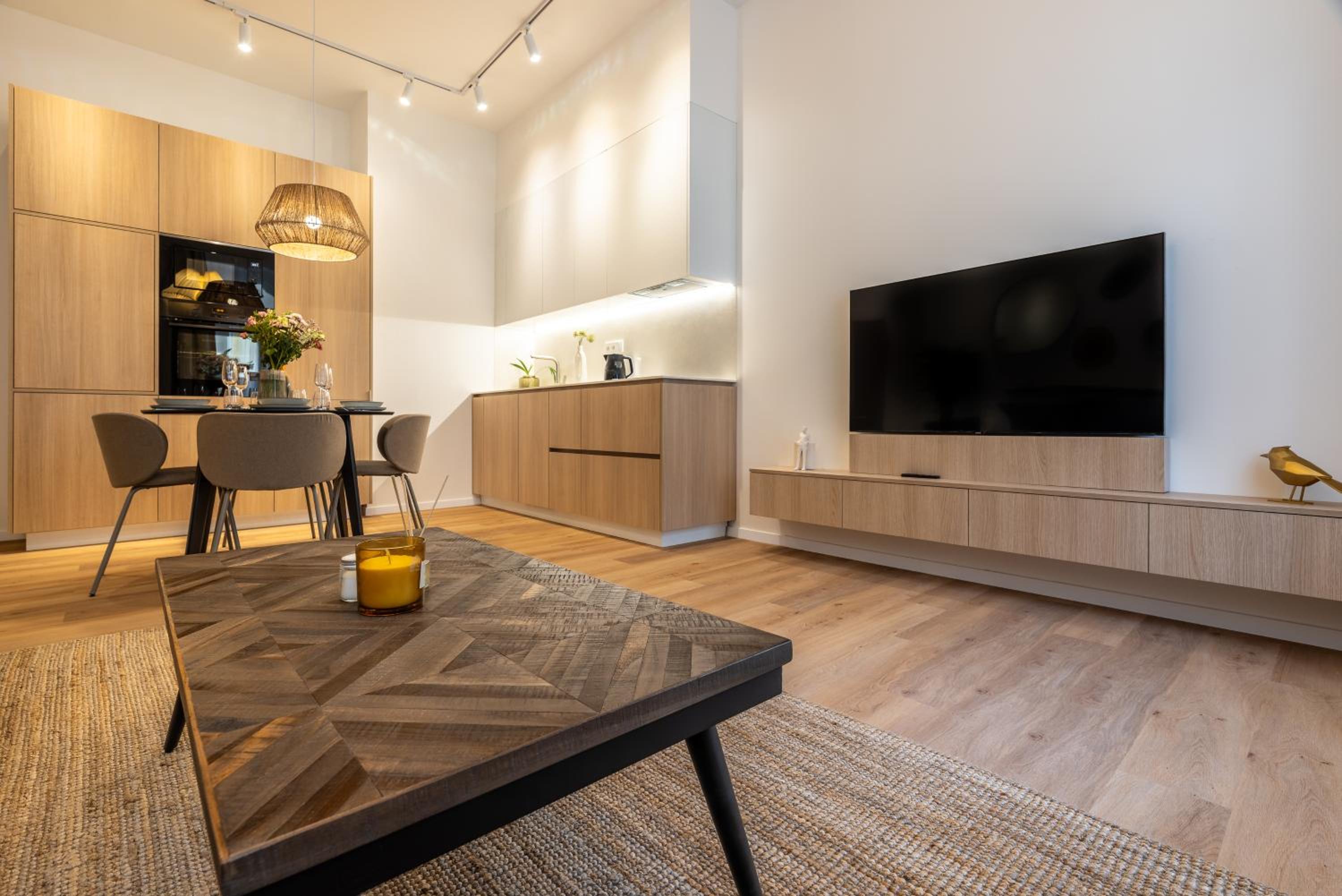 Boho Renovated Apartment Close to National Theather