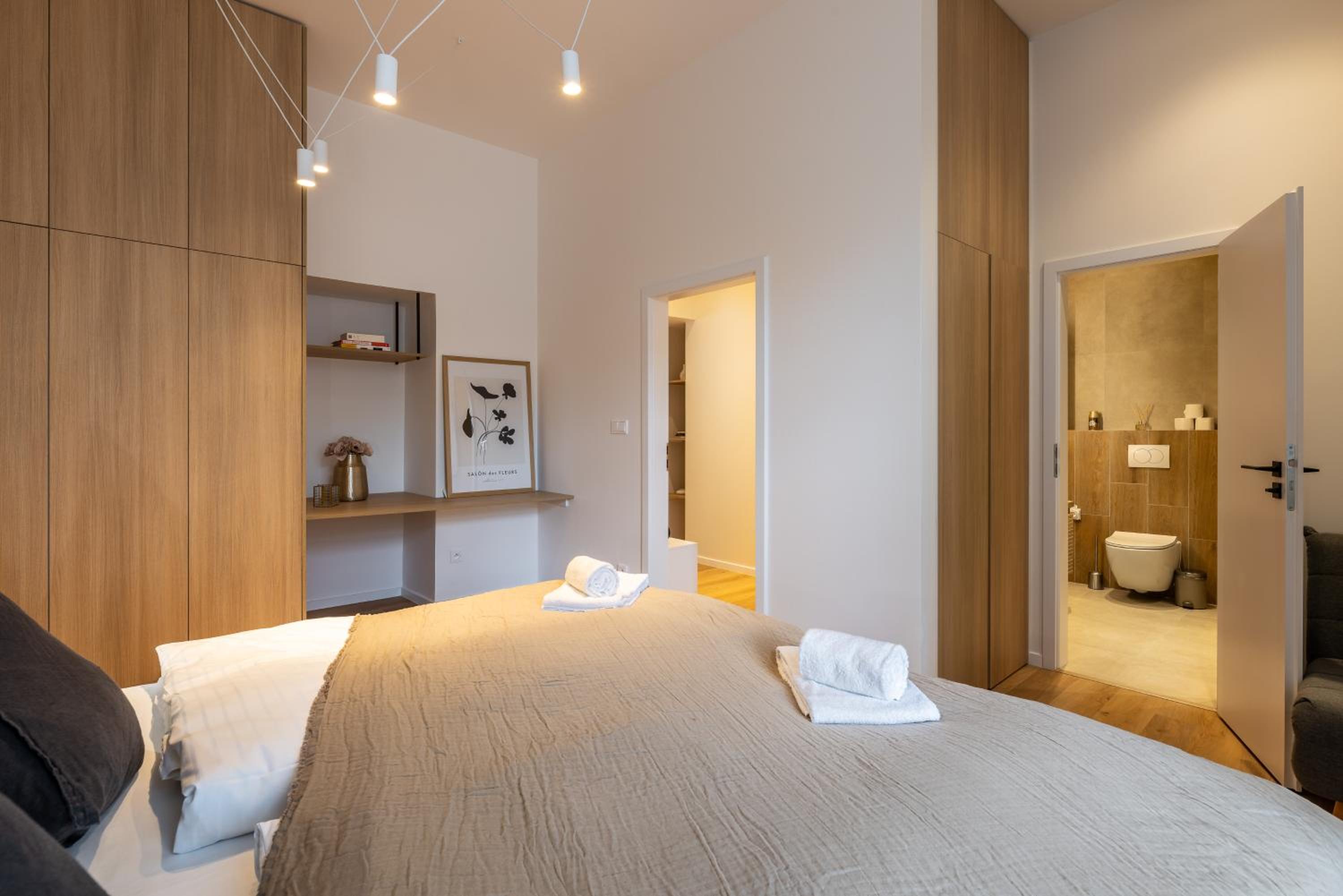 Boho Renovated Apartment Close to National Theather