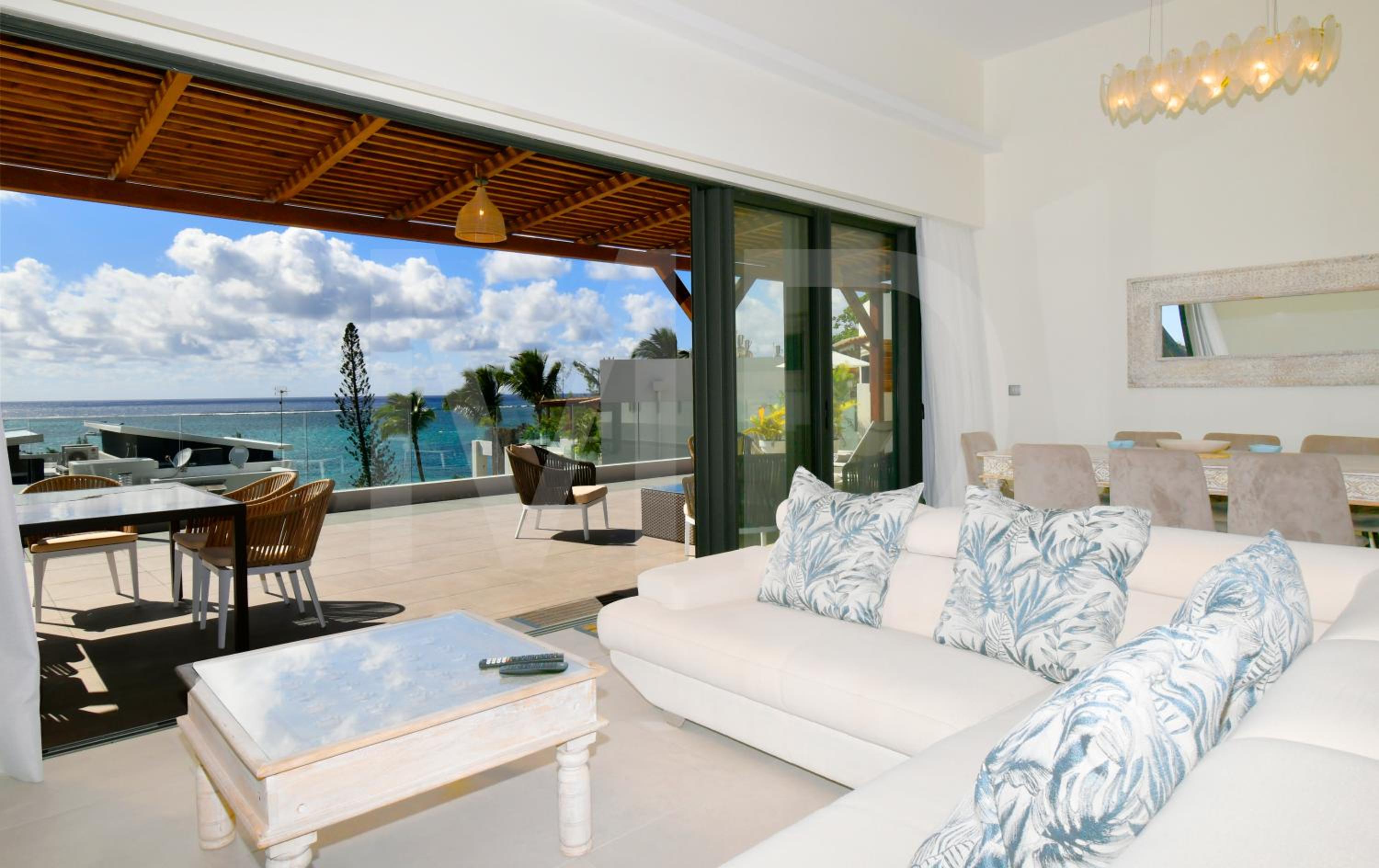 Penthouse de la plage, private lift view 5