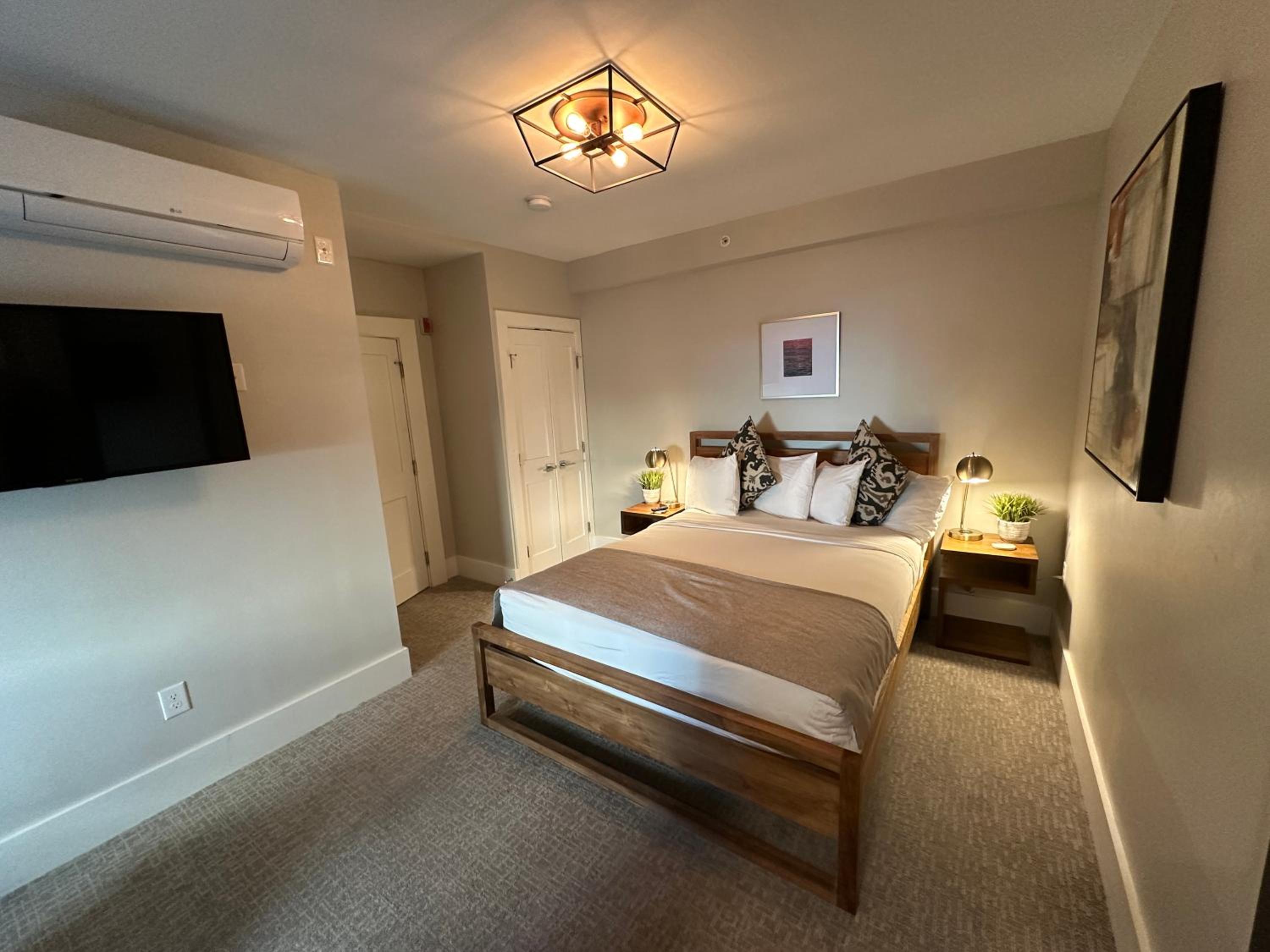 Entire Modern 7 Unit 7 Bath Boutique Inn view 4