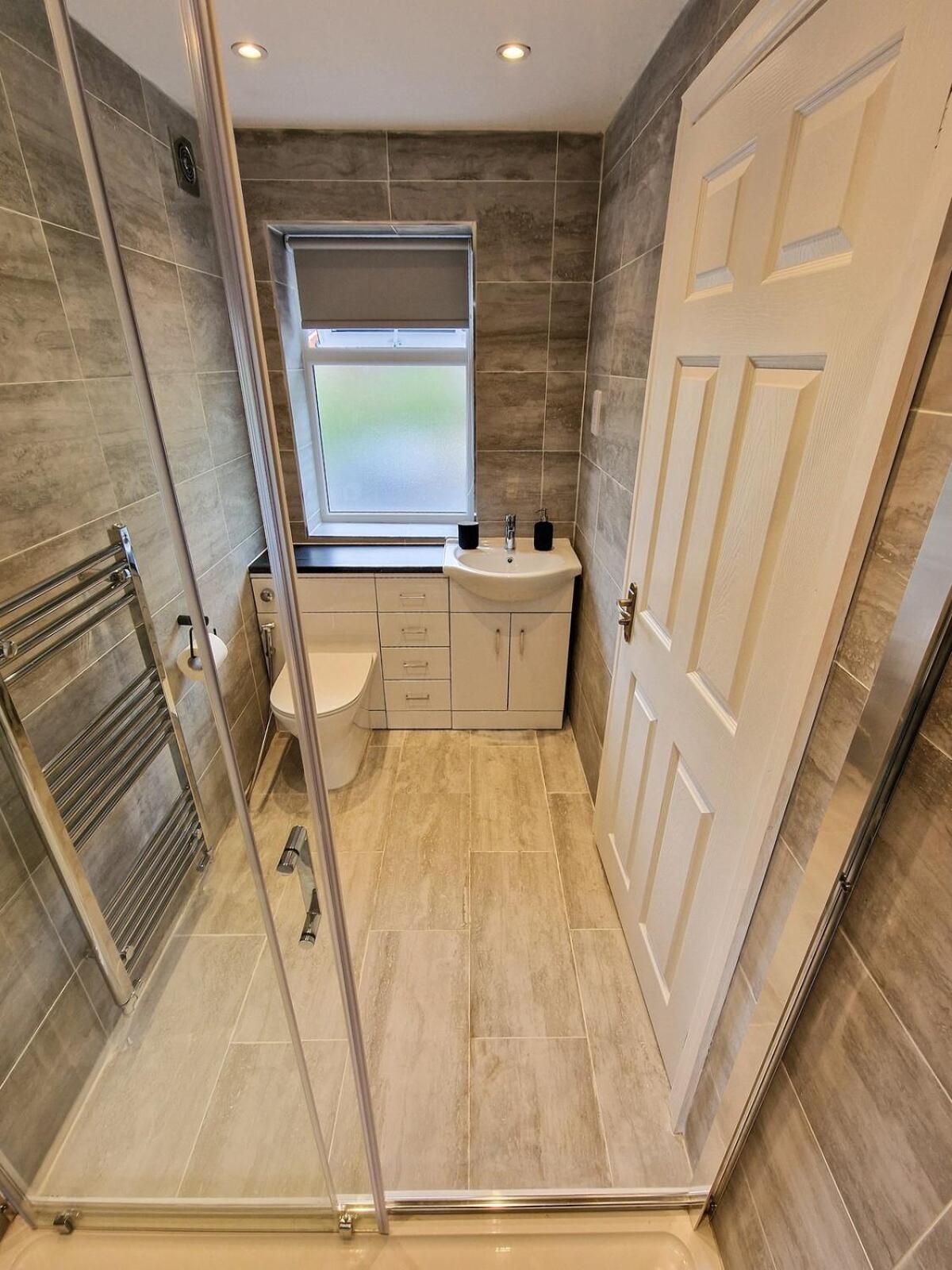 4 Bed Heald Green Home Free Parking