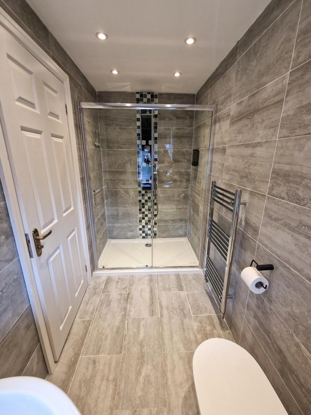 4 Bed Heald Green Home Free Parking