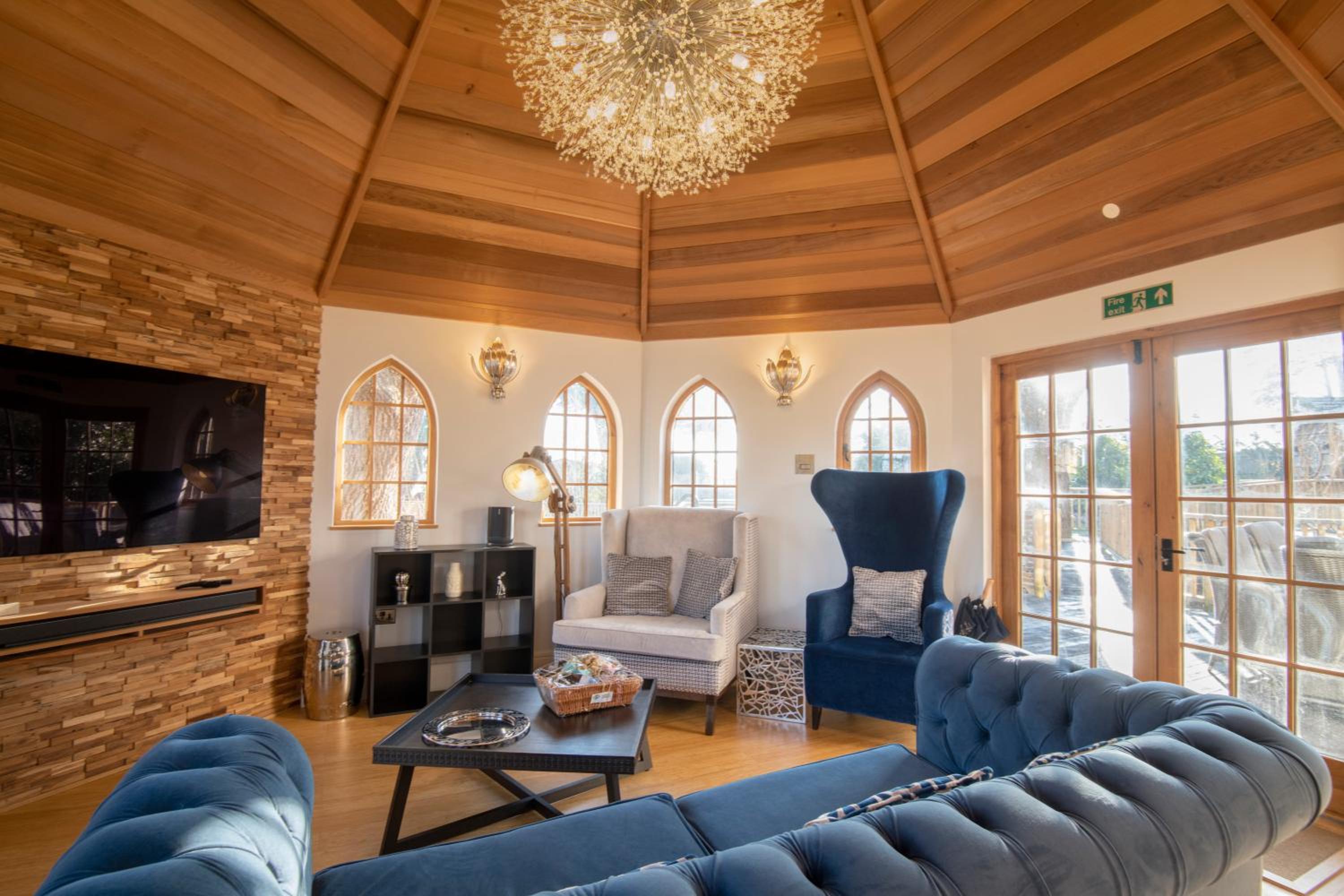 Silvertree House with Hot Tub Park Facilities