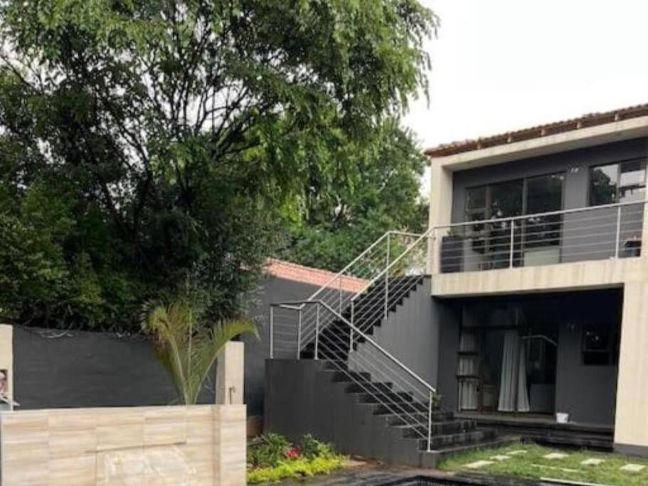 Cosy apt 5min to Sandton City 14