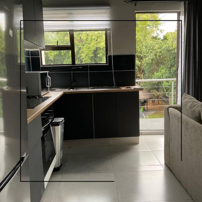 Cosy apt 5min to Sandton City 14