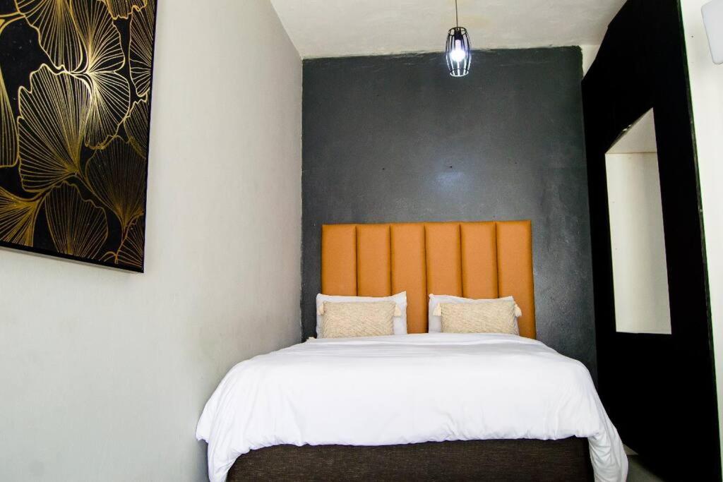 Cosy apt 5min to Sandton City 14
